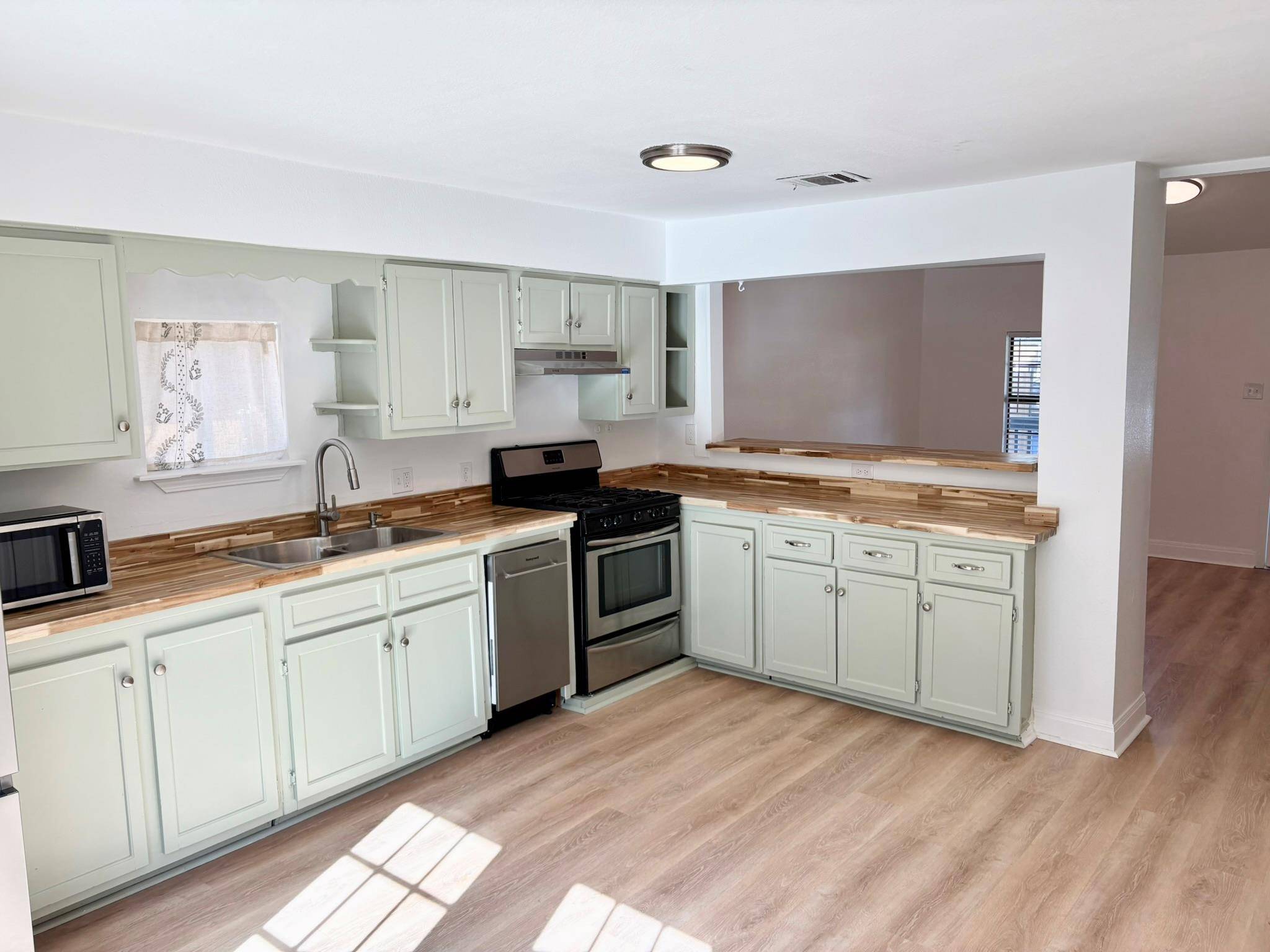 1123 Christie DR, Austin, TX 78721