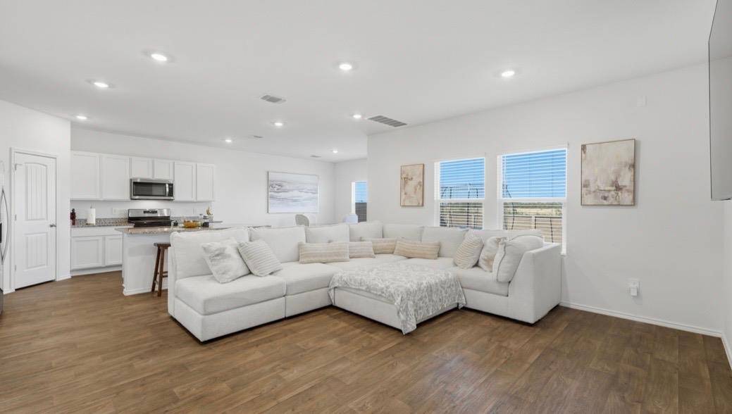 293 Ebbsfleet DR, Uhland, TX 78640