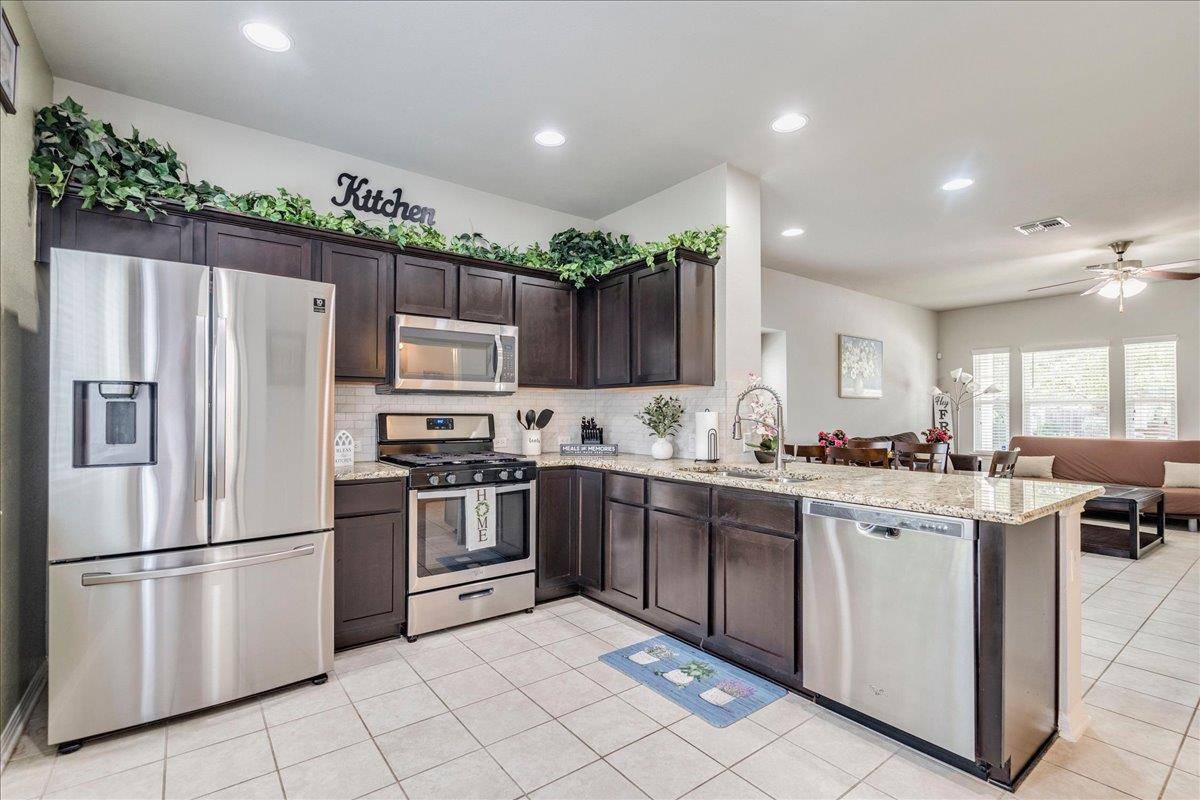 151 Friendship Oak DR, San Marcos, TX 78666