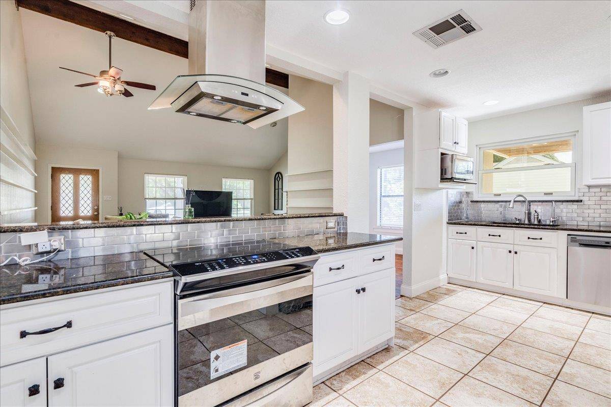 301 Verbena DR, Kyle, TX 78640
