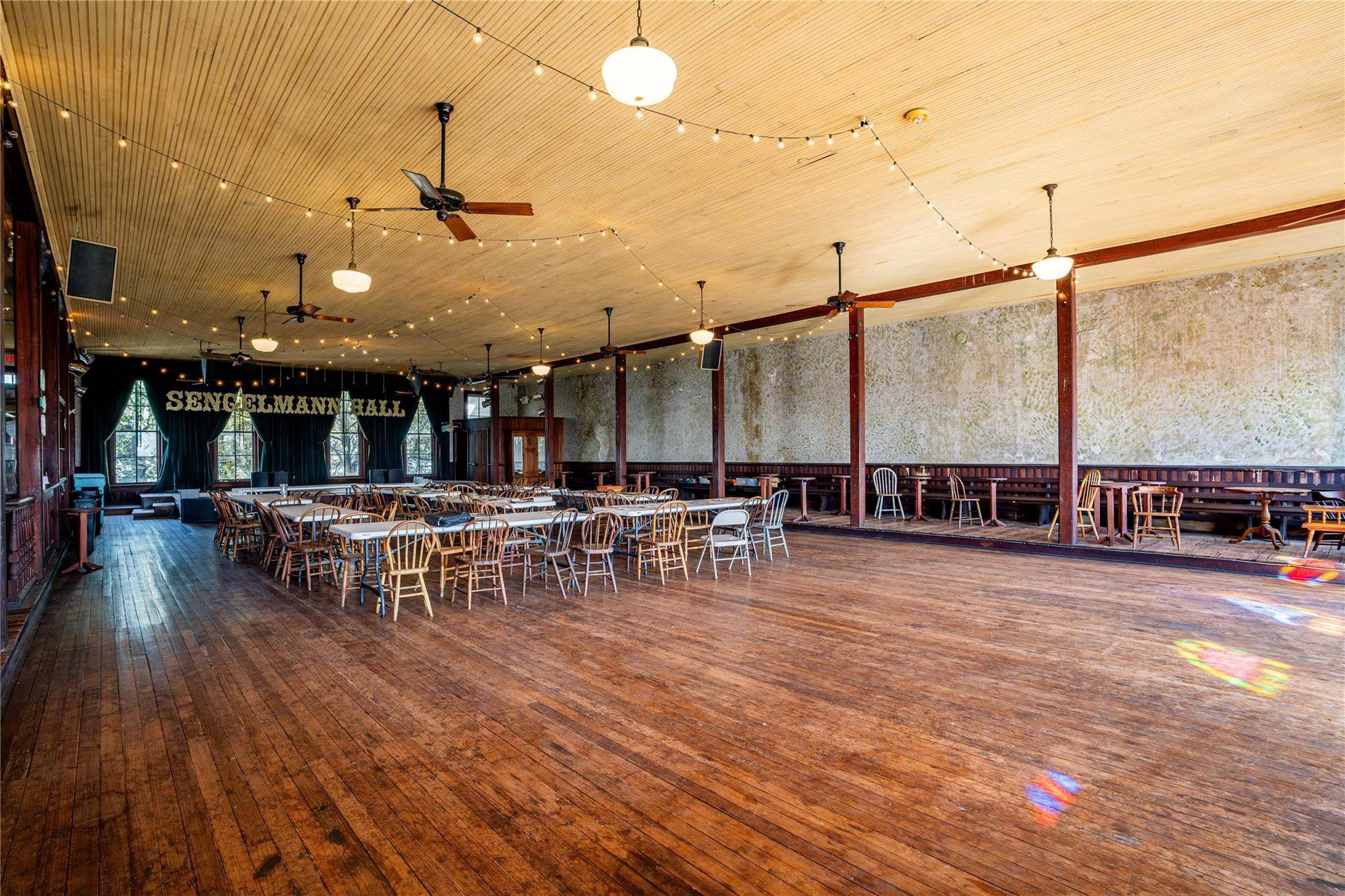 531 N Main ST, Schulenburg, TX 78956