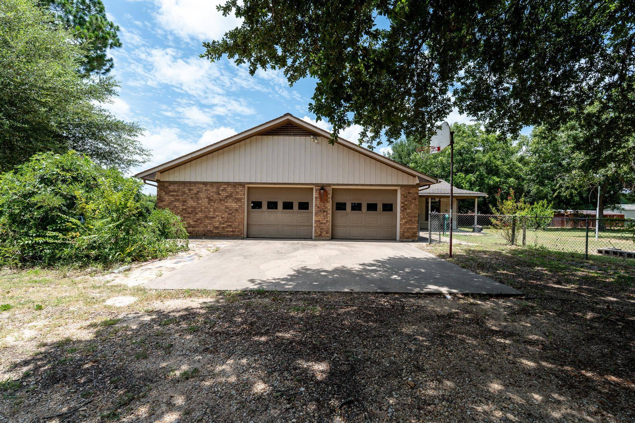 531 Sierra DR, Rockdale, TX 76567