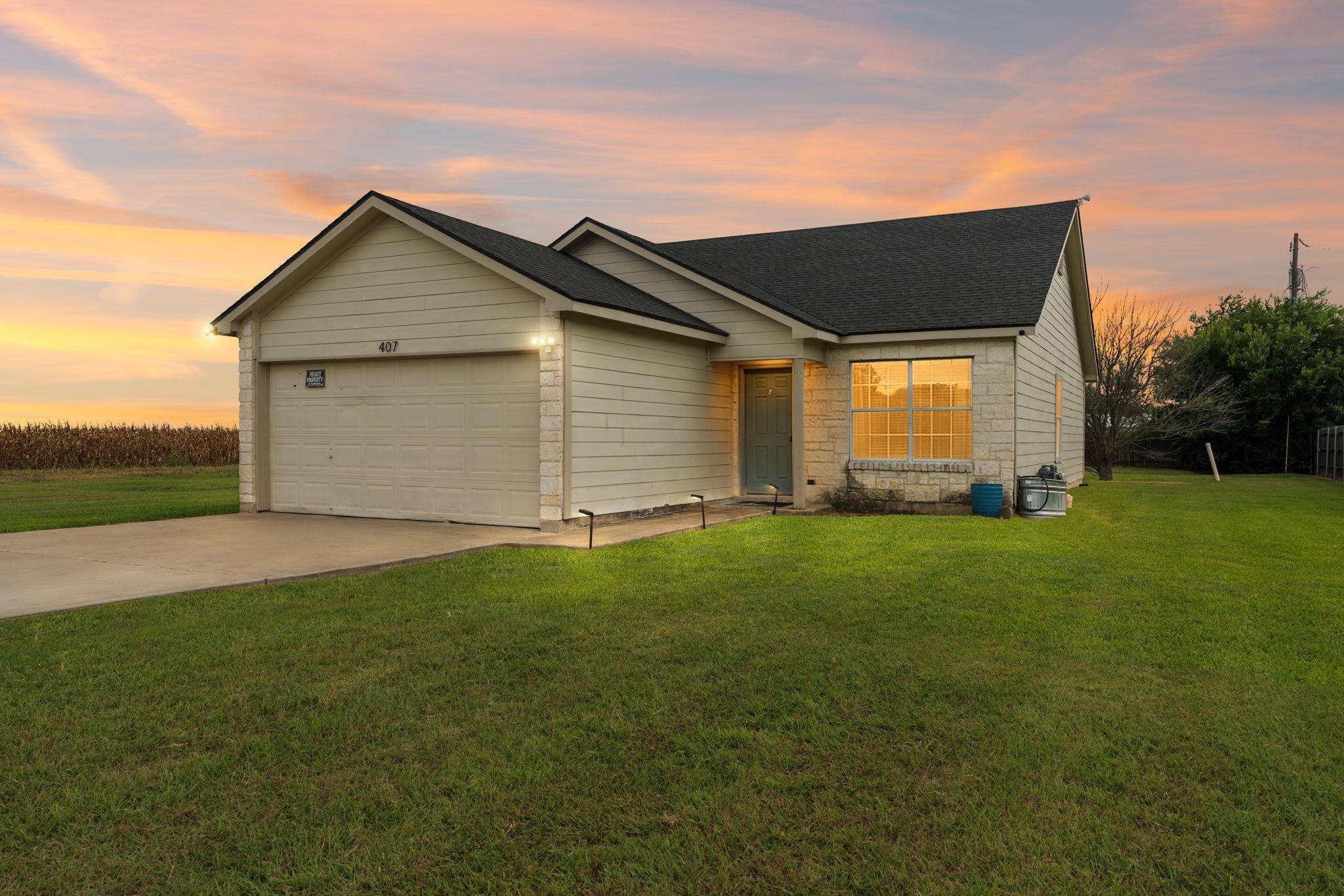 407 E Pietzsch ST, Bartlett, TX 76511