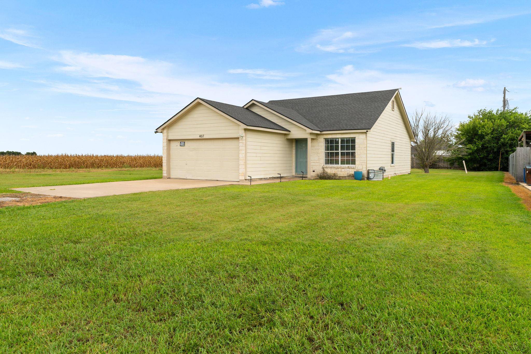 407 E Pietzsch ST, Bartlett, TX 76511