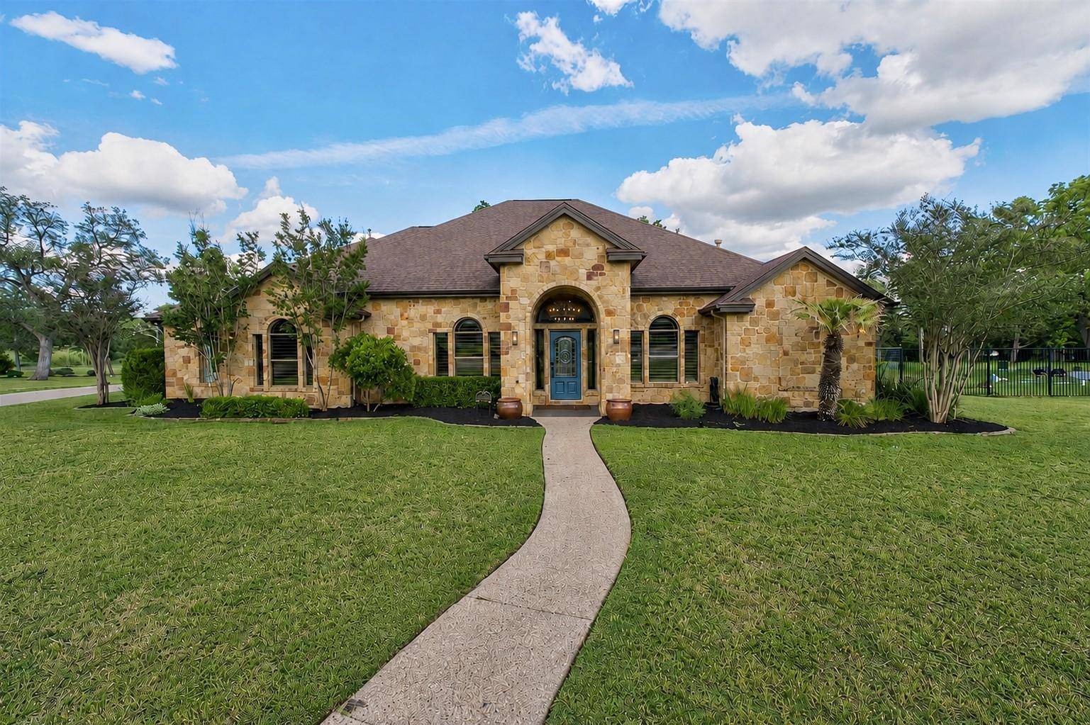 416 Shadywood LN, Dripping Springs, TX 78620