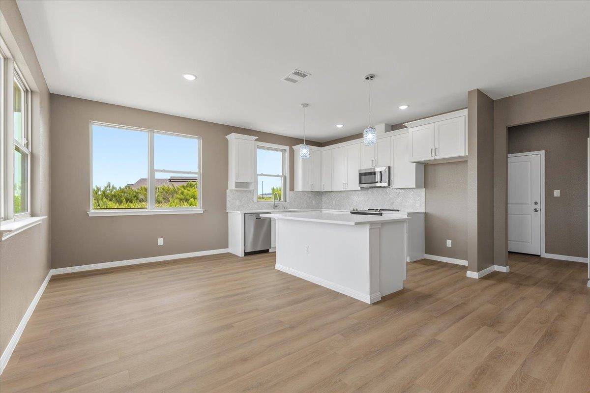151 Bianca CIR, Del Valle, TX 78617