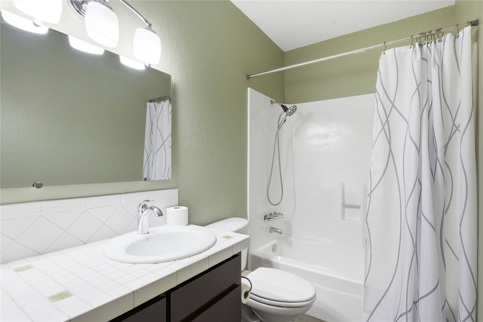 2302 E Side DR #18, Austin, TX 78704