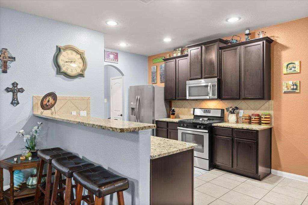 1476 Treeta TRL, Kyle, TX 78640