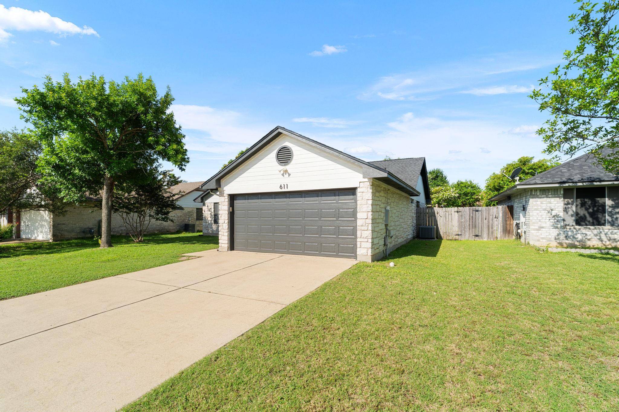 611 Clearcreek DR, Leander, TX 78641