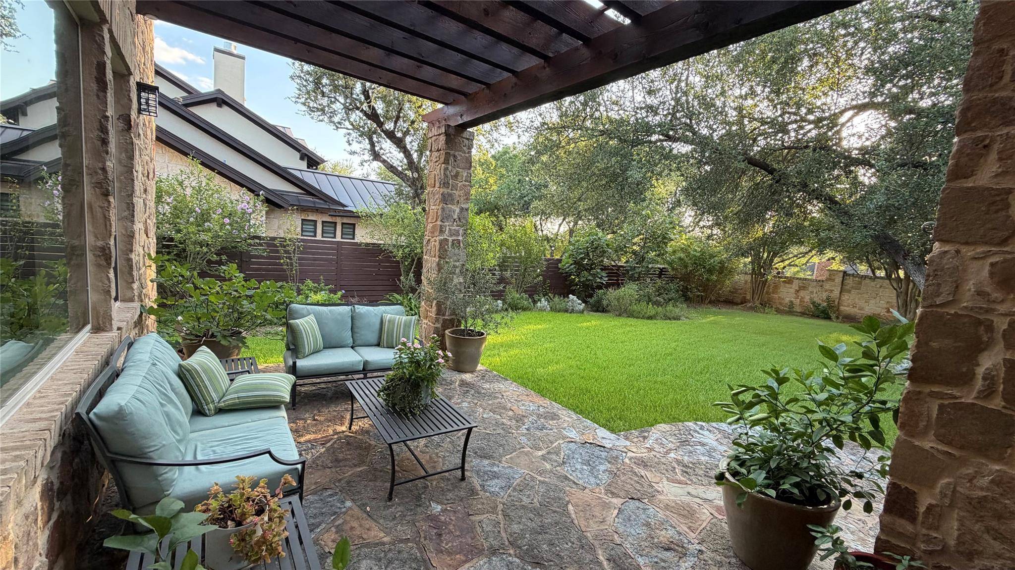 816 Stonewall Ridge LN, Austin, TX 78746