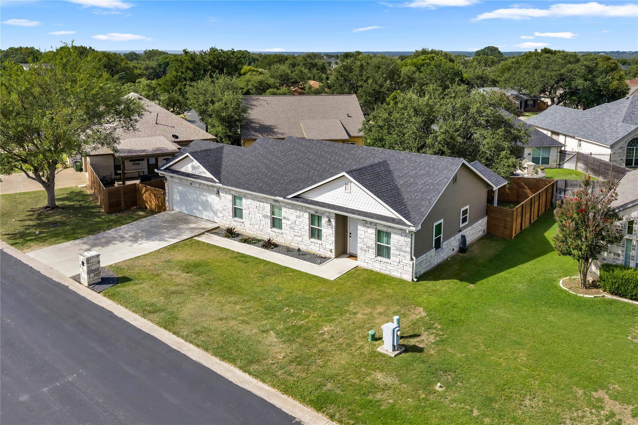 102 Fox CIR, Burnet, TX 78611