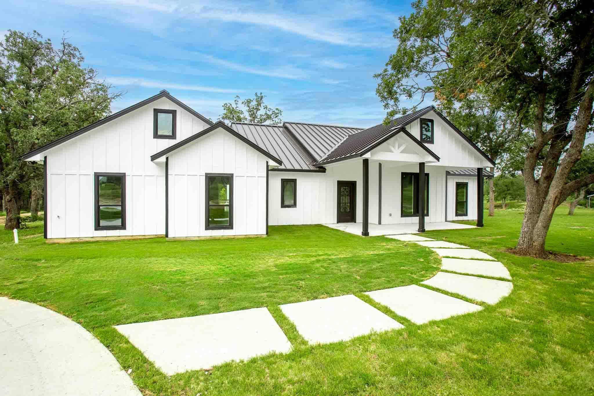 337 Smitty LN, Lockhart, TX 78644