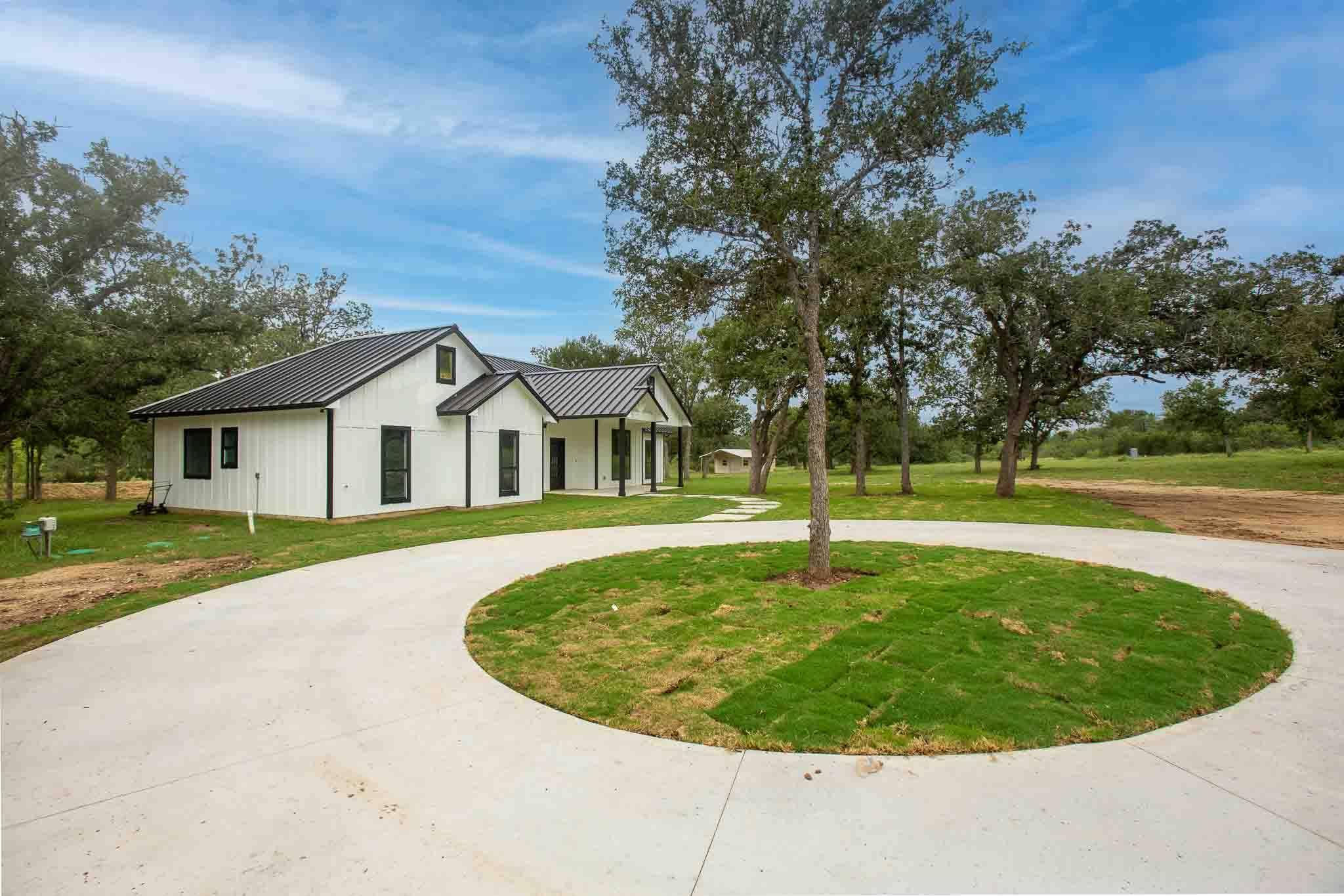 337 Smitty LN, Lockhart, TX 78644