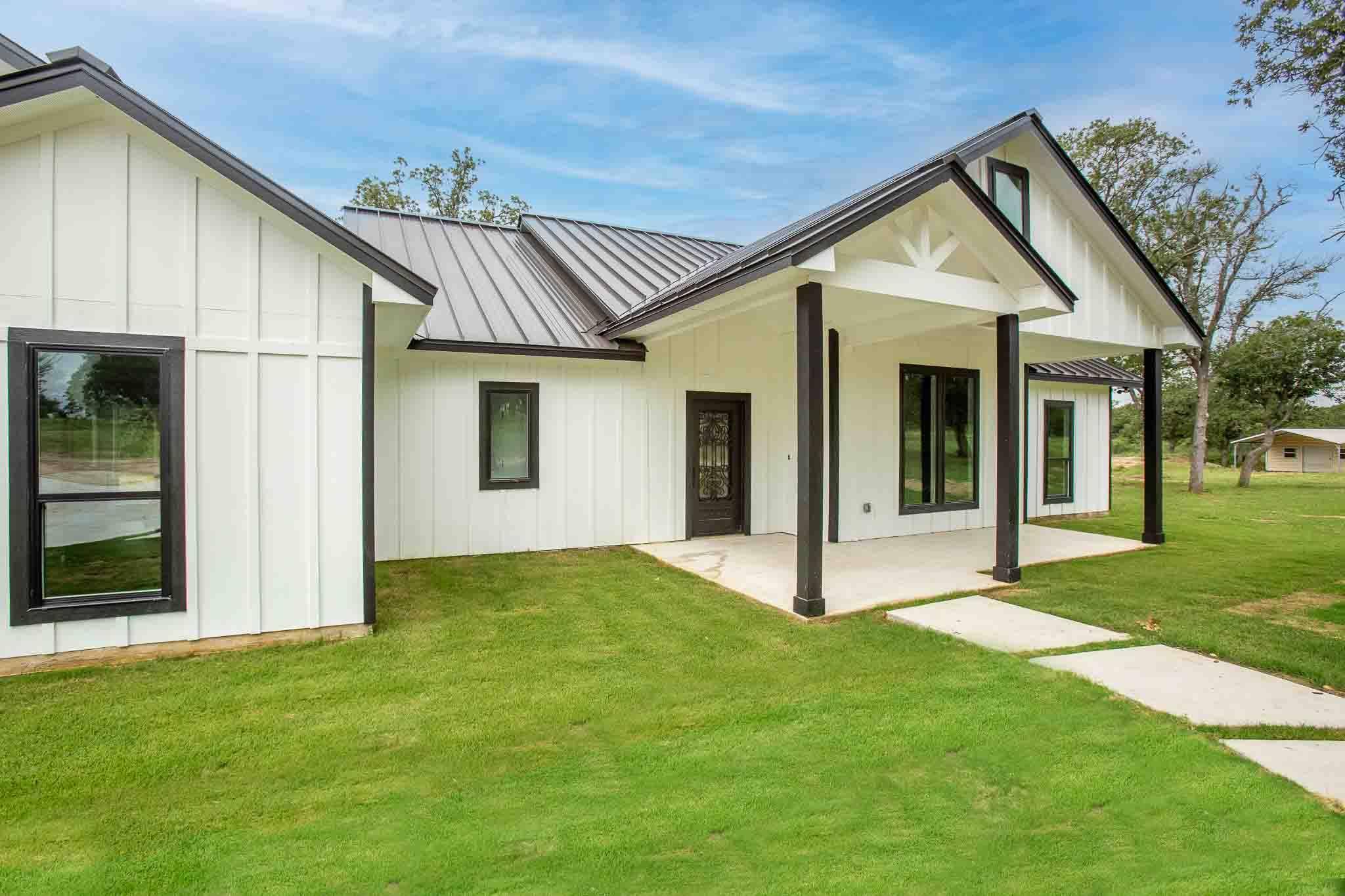 337 Smitty LN, Lockhart, TX 78644