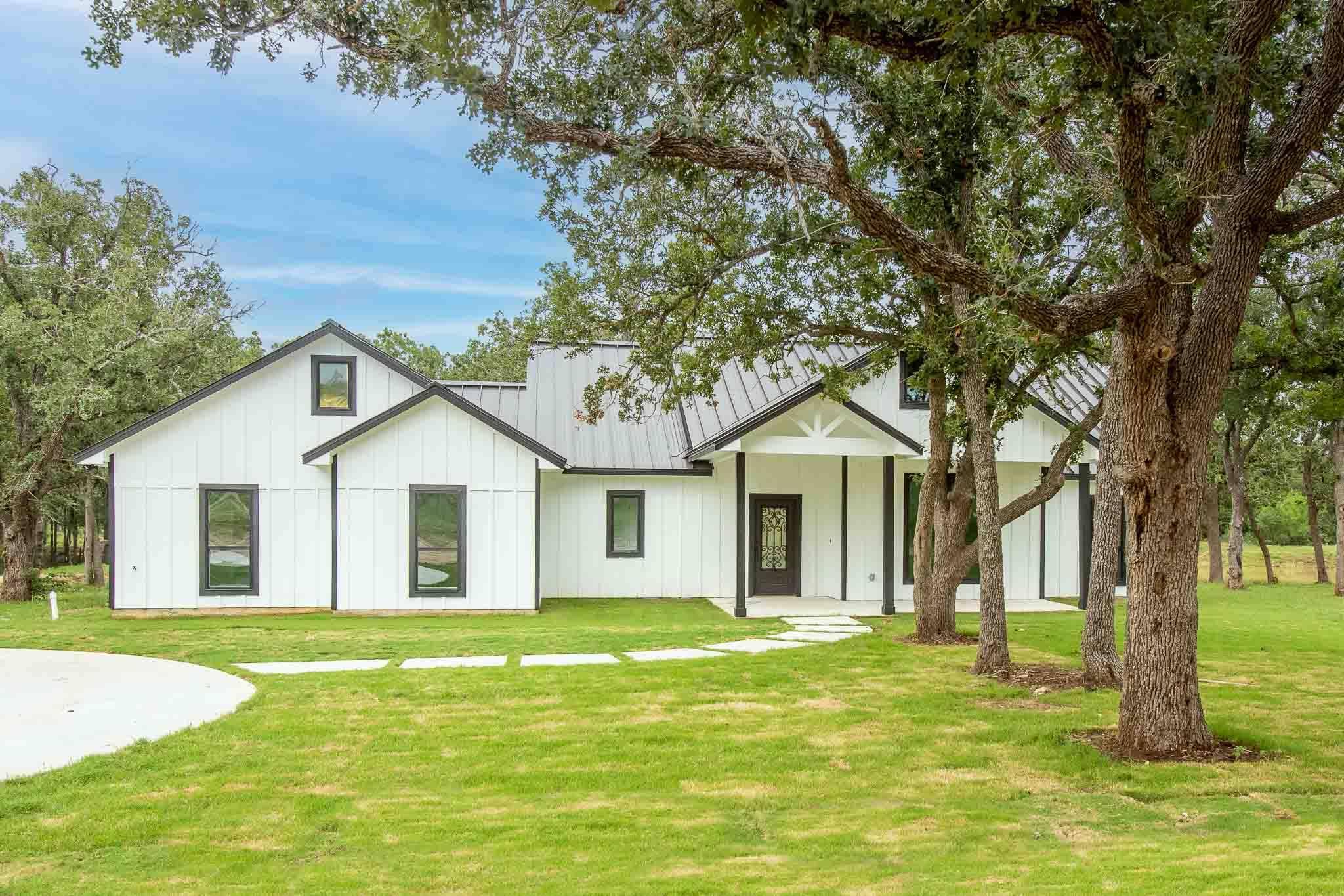 337 Smitty LN, Lockhart, TX 78644