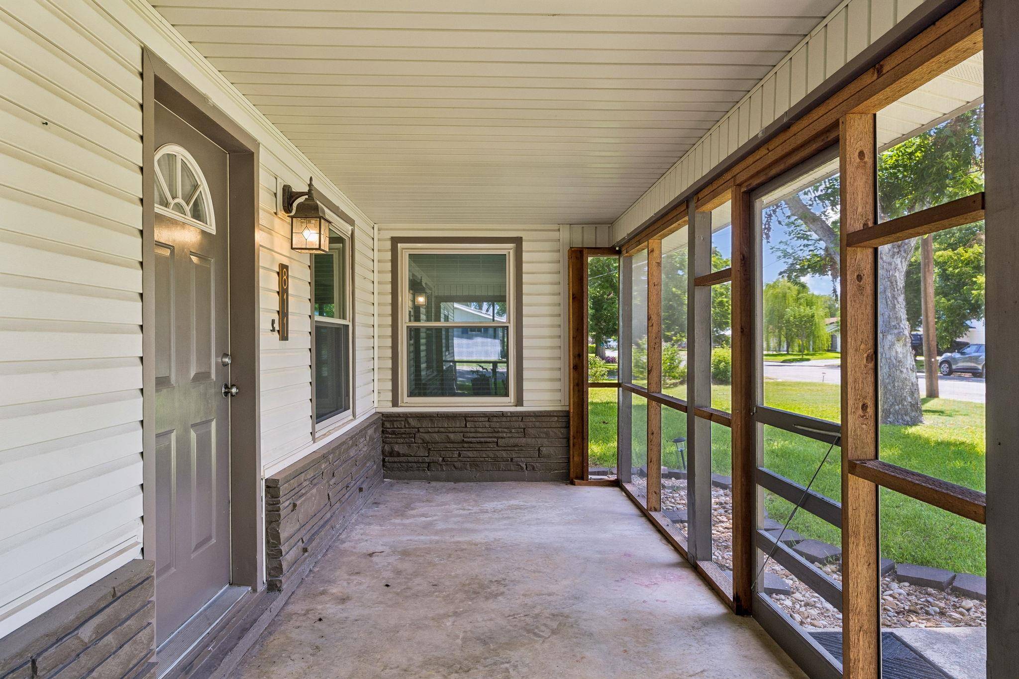 811 Nixon ST, Lockhart, TX 78644