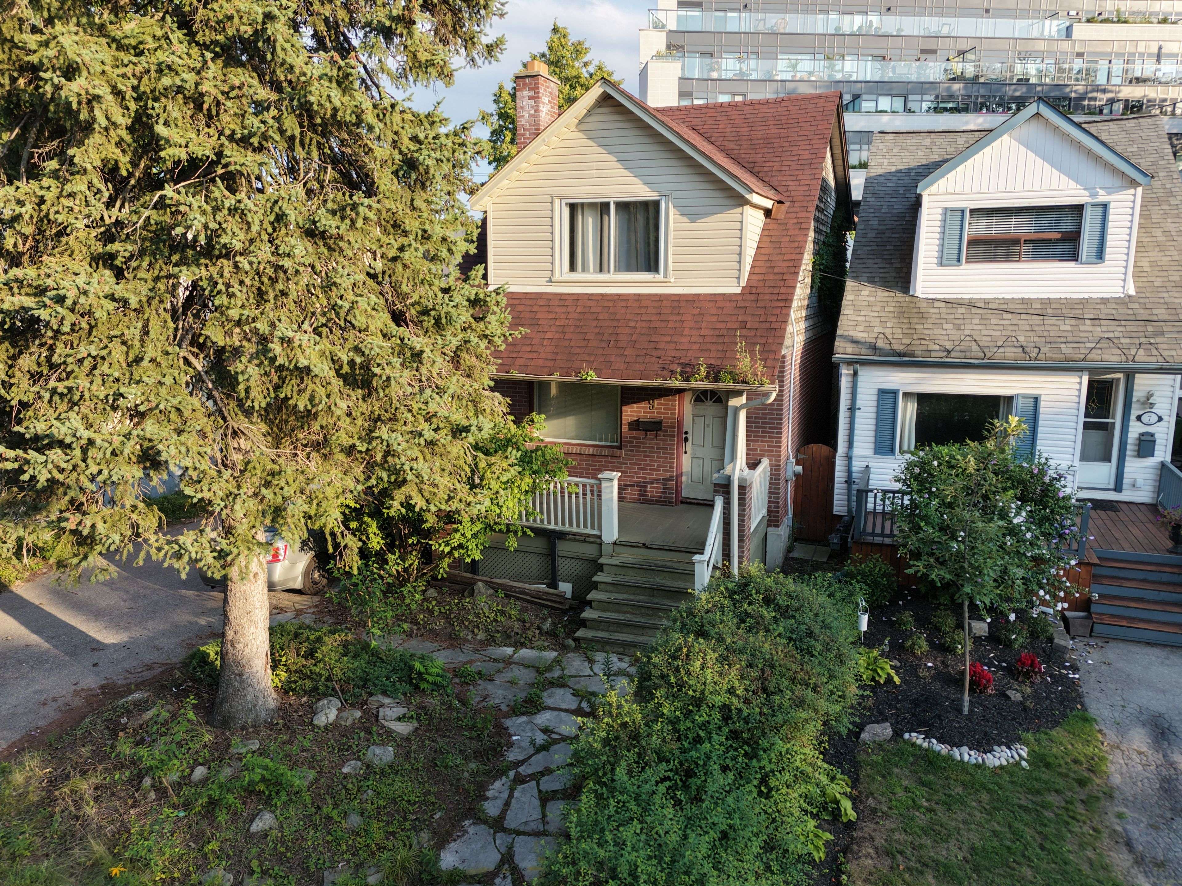 9 East RD, Toronto E06, ON M1N 1Z9