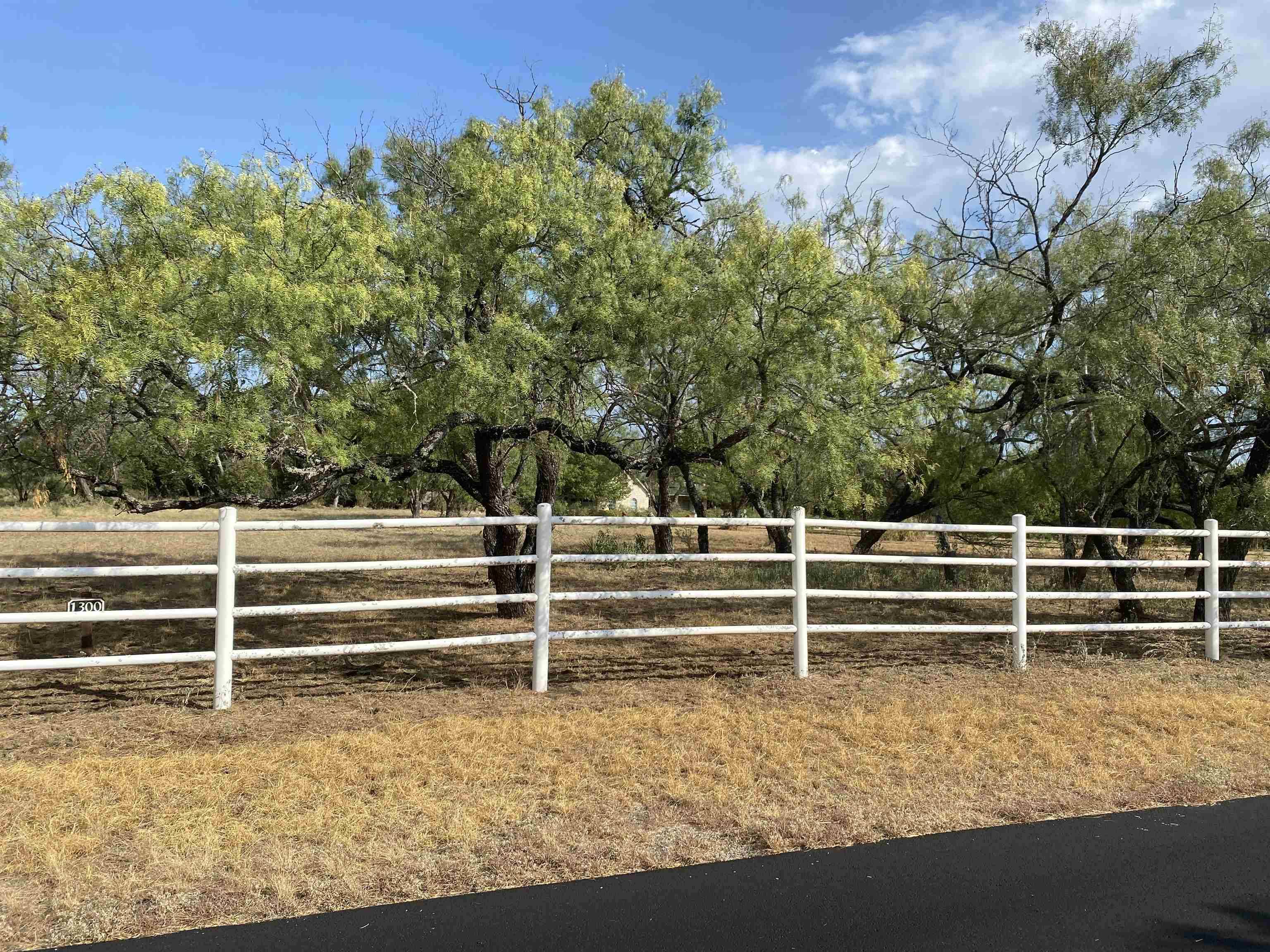 1300 Avenida Serena, Marble Falls, TX 78654