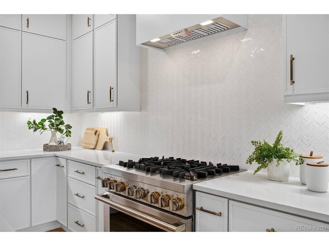 2552 E Alameda #104, Denver, CO 80209