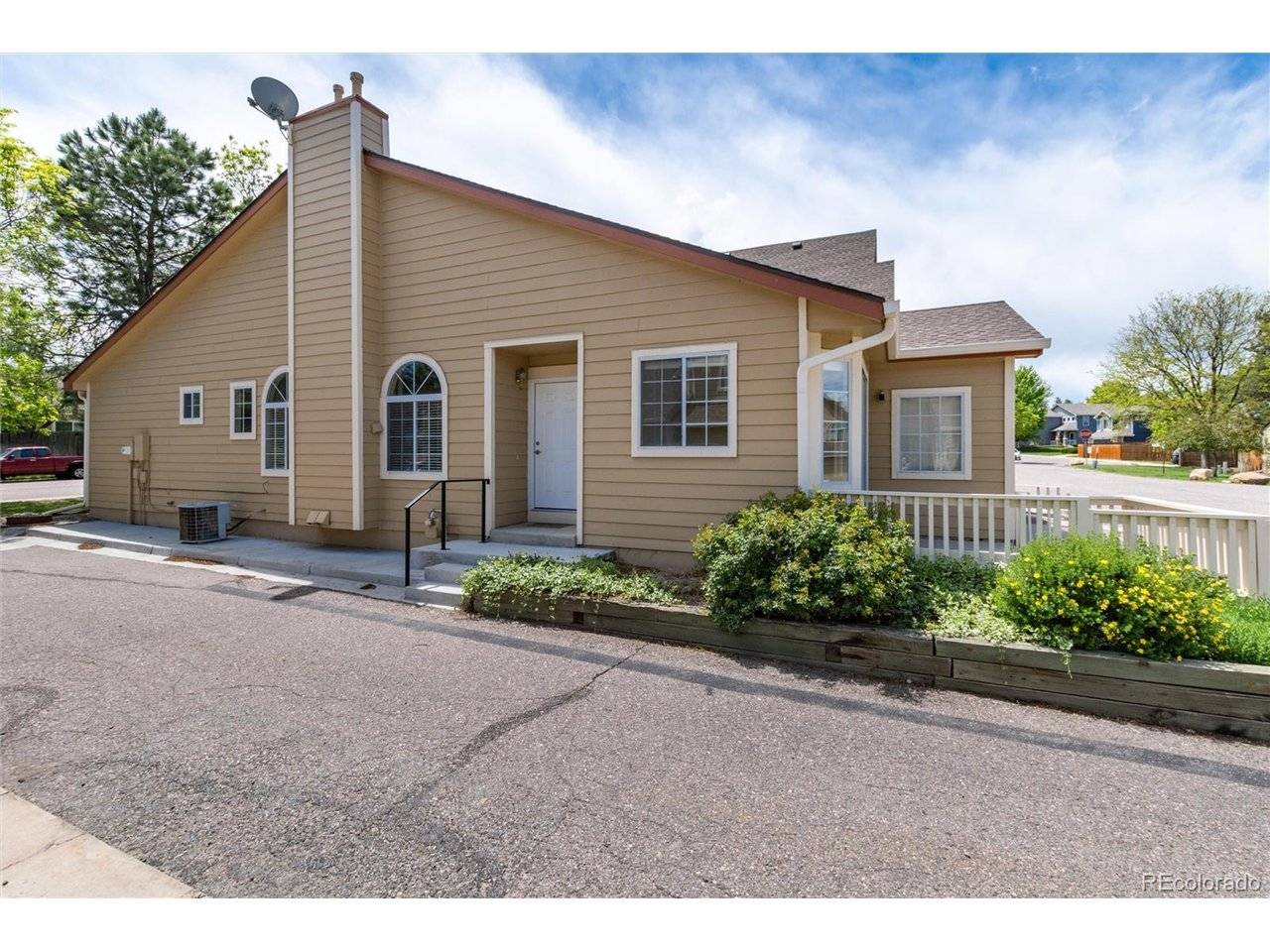 10507 W Maplewood #E, Littleton, CO 80127