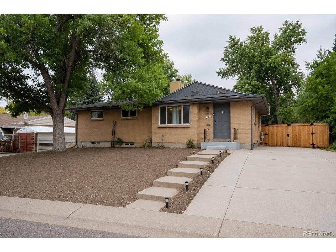 2569 E Cresthill, Centennial, CO 80121