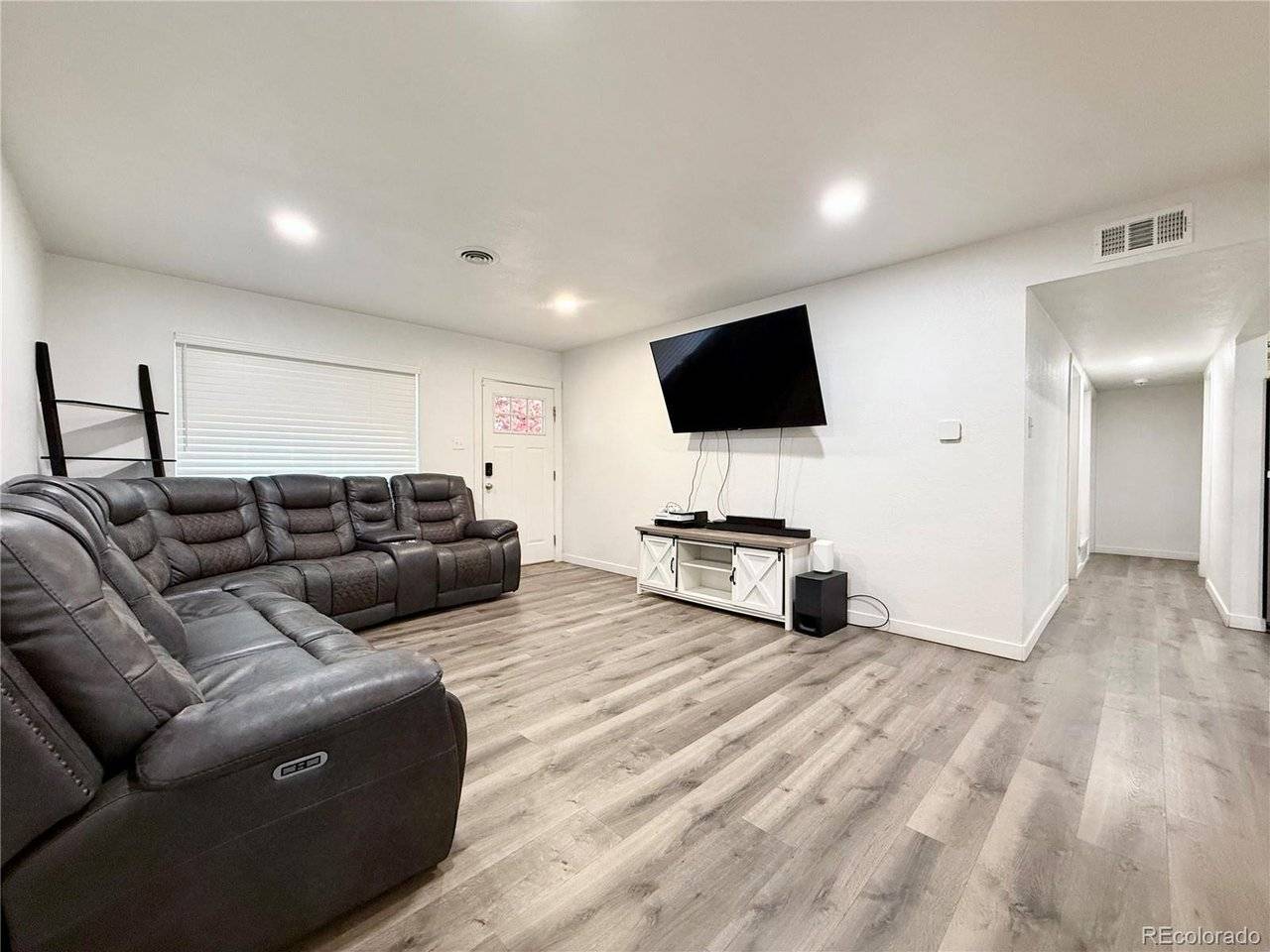1001 Troy, Aurora, CO 80011