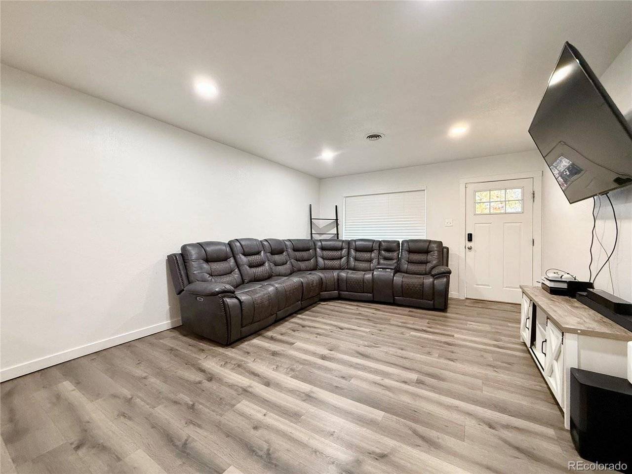 1001 Troy, Aurora, CO 80011