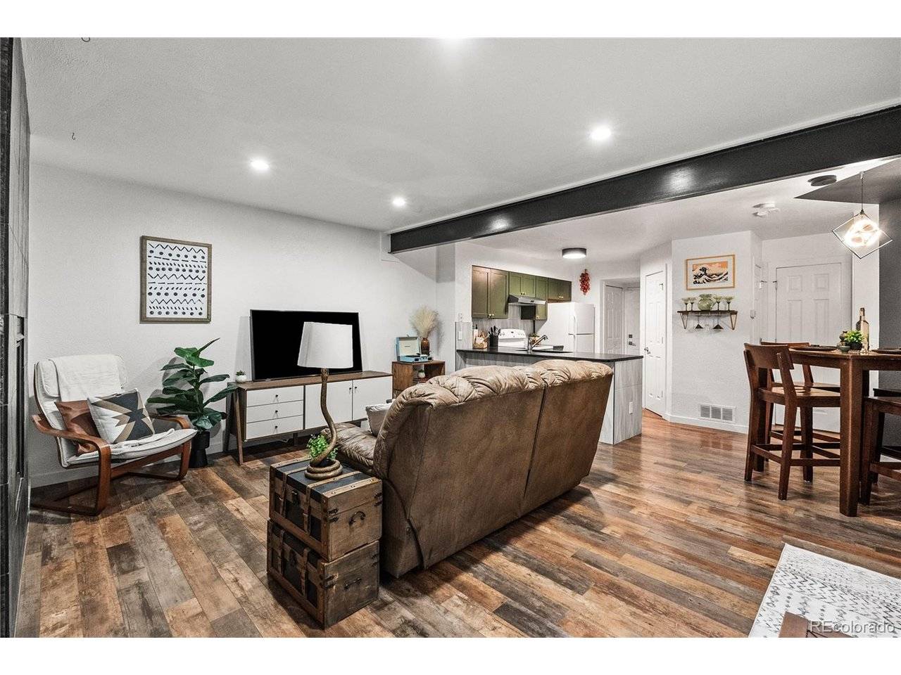 910 S Dahlia #A, Denver, CO 80246