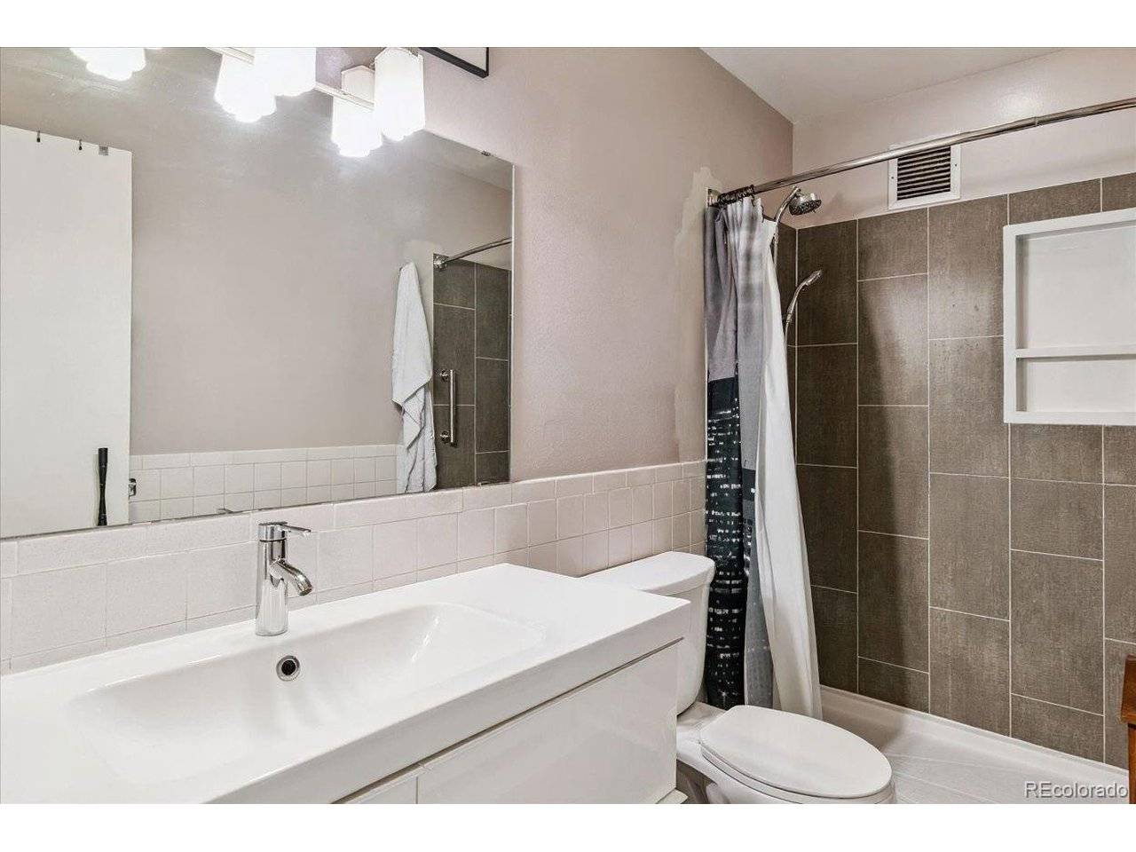 725 S Clinton #13B, Denver, CO 80247