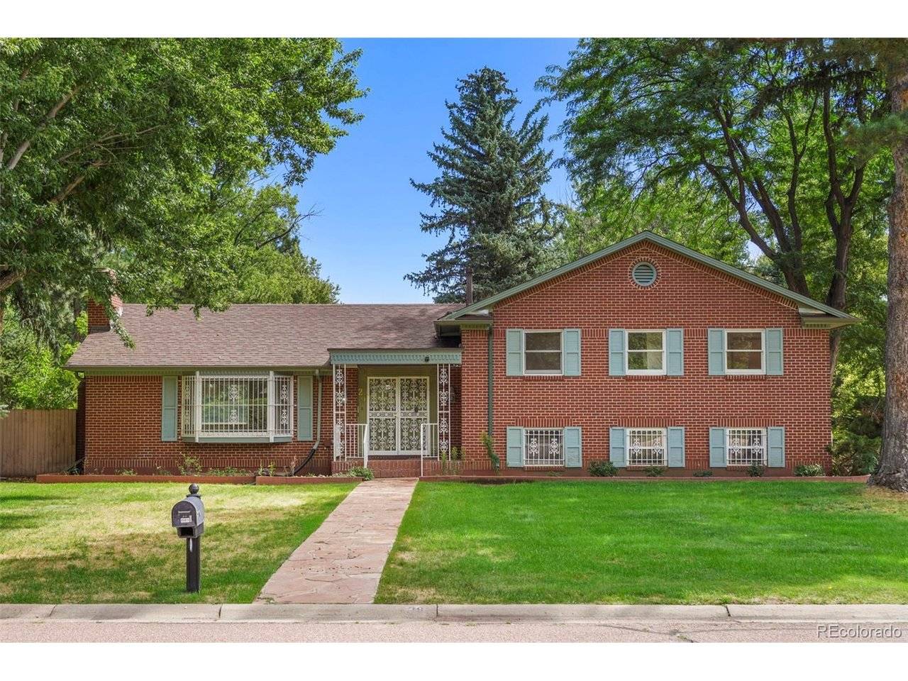 29 Briarwood, Colorado Springs, CO 80906