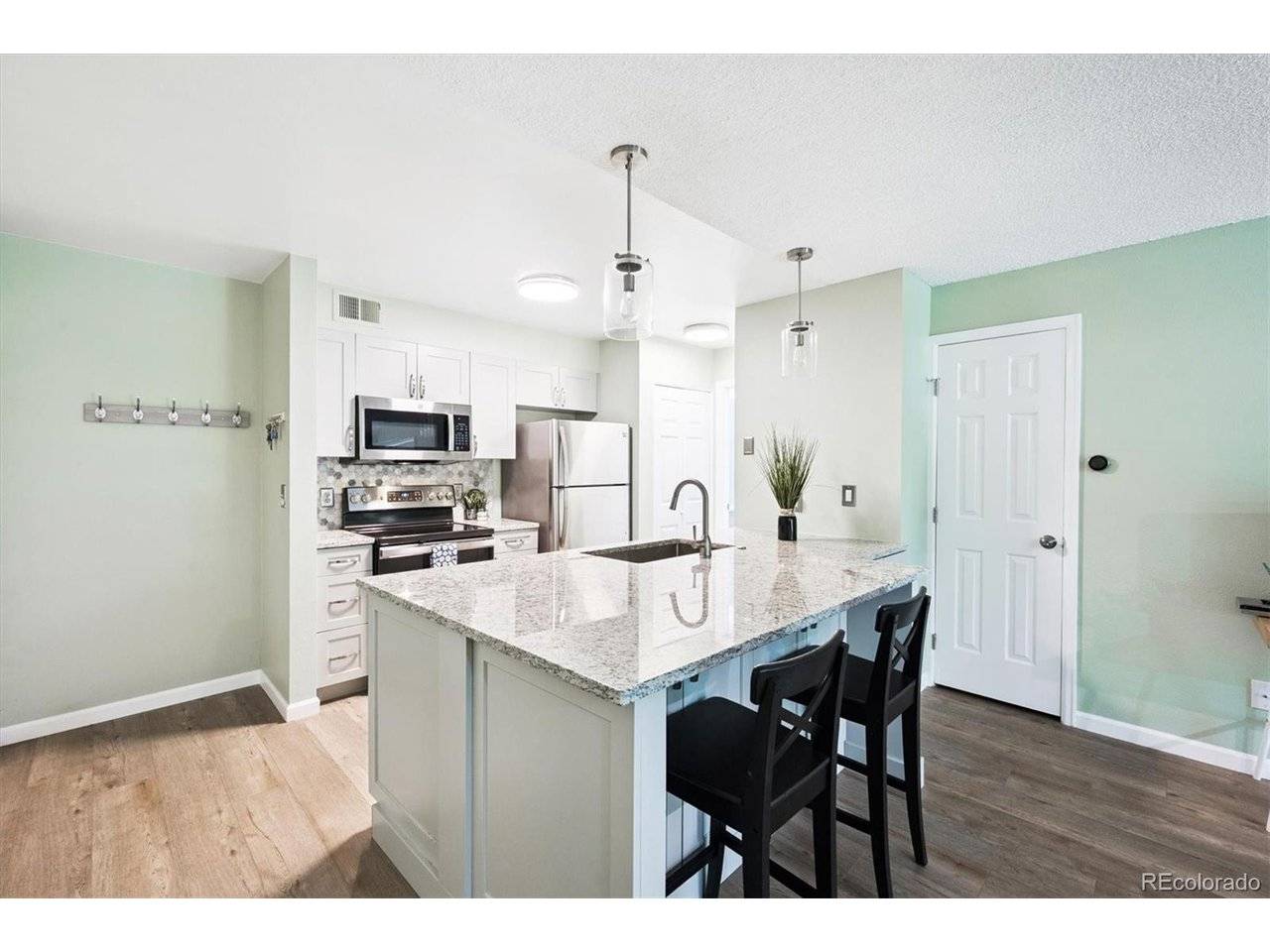 2575 S Syracuse #L103, Denver, CO 80231