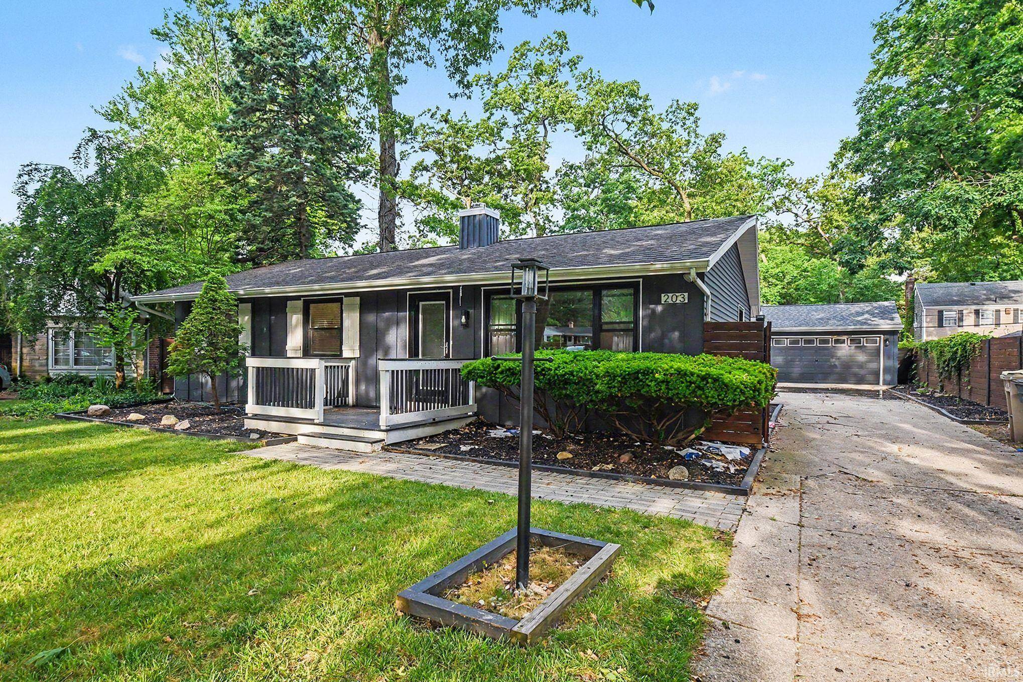 203 Wildemere DR, South Bend, IN 46615-3124