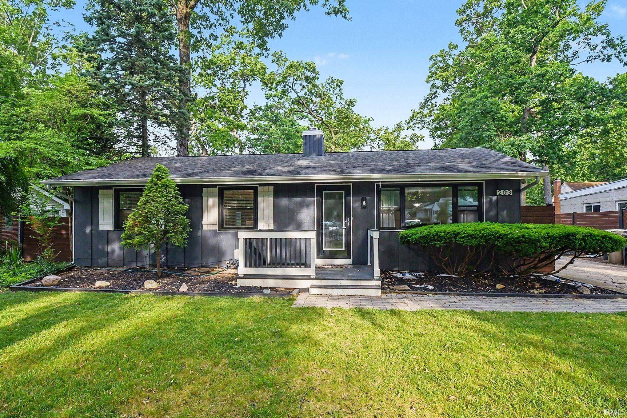 203 Wildemere DR, South Bend, IN 46615-3124