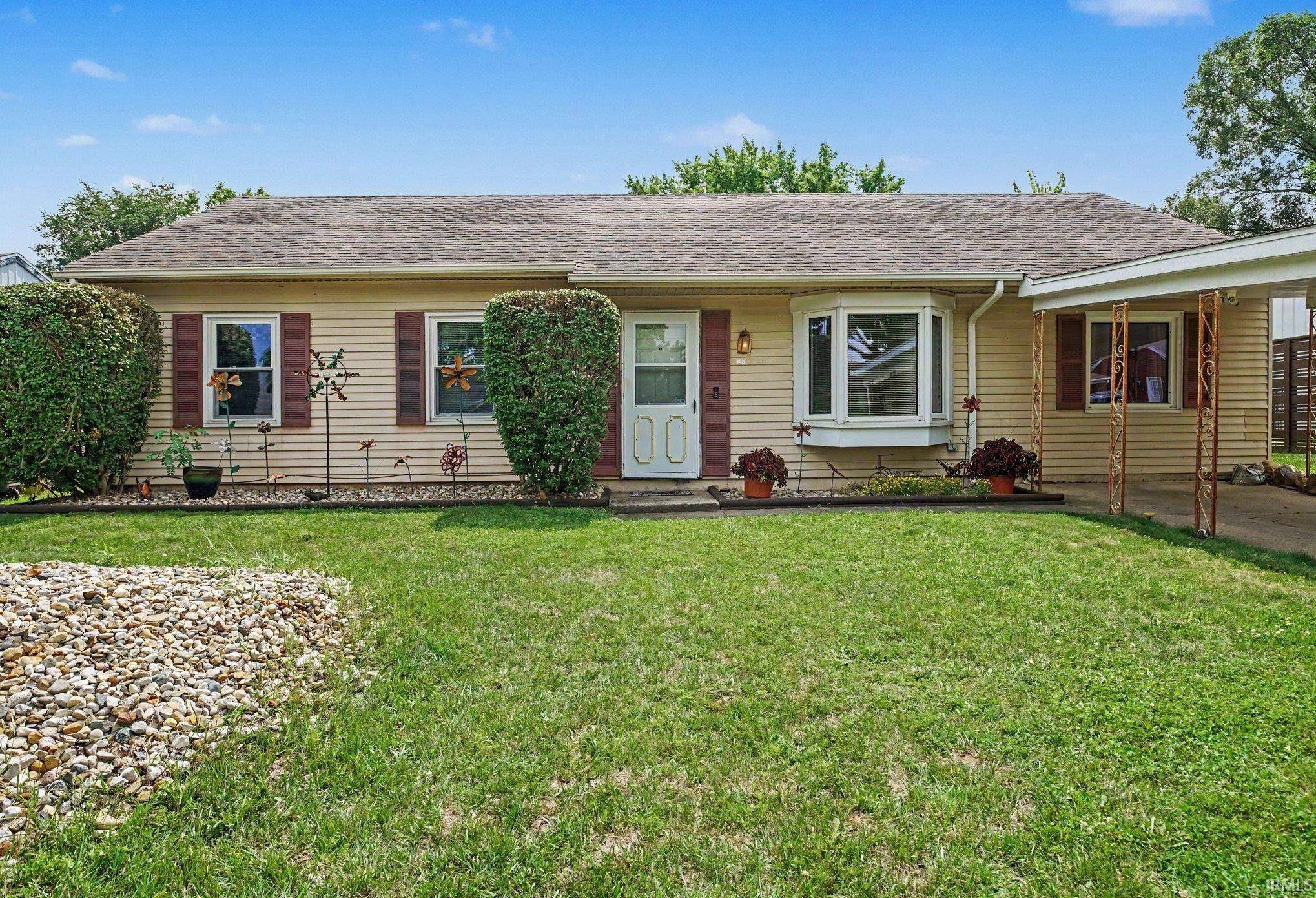 1348 Viking DR, South Bend, IN 46628-3839
