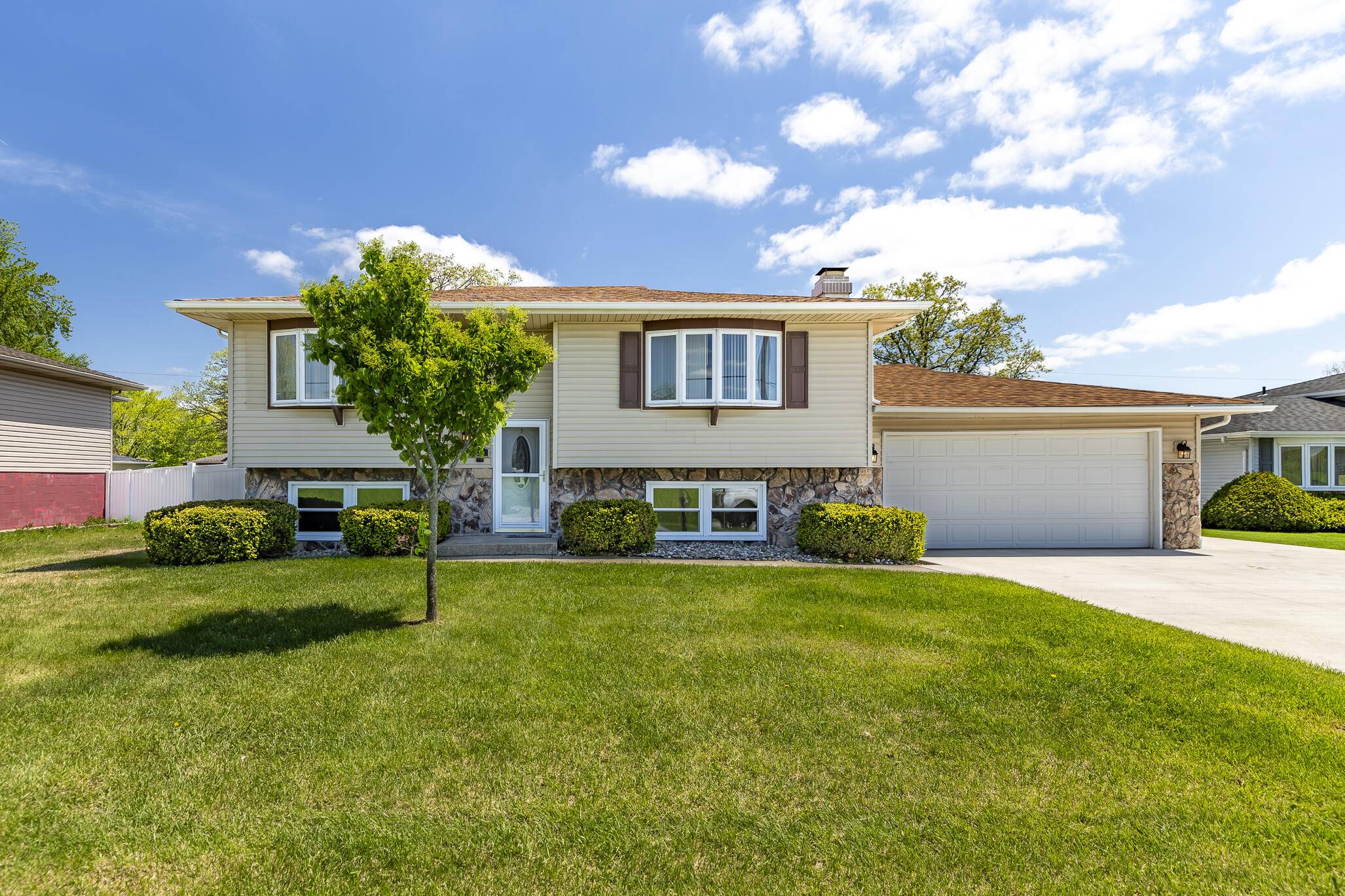 431 S Liverpool Road, Hobart, IN 46342