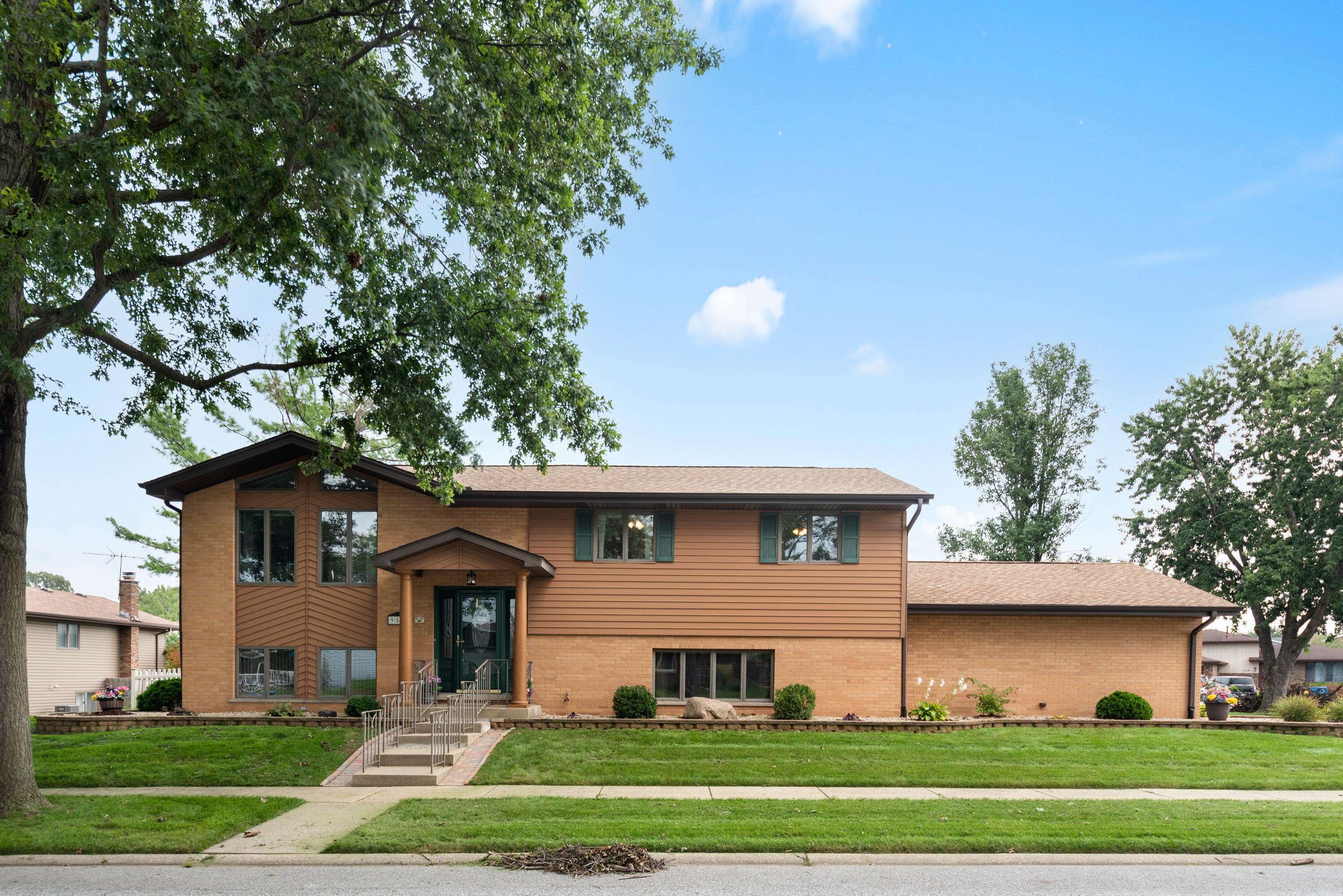 951 Dune Sand Court, Dyer, IN 46311