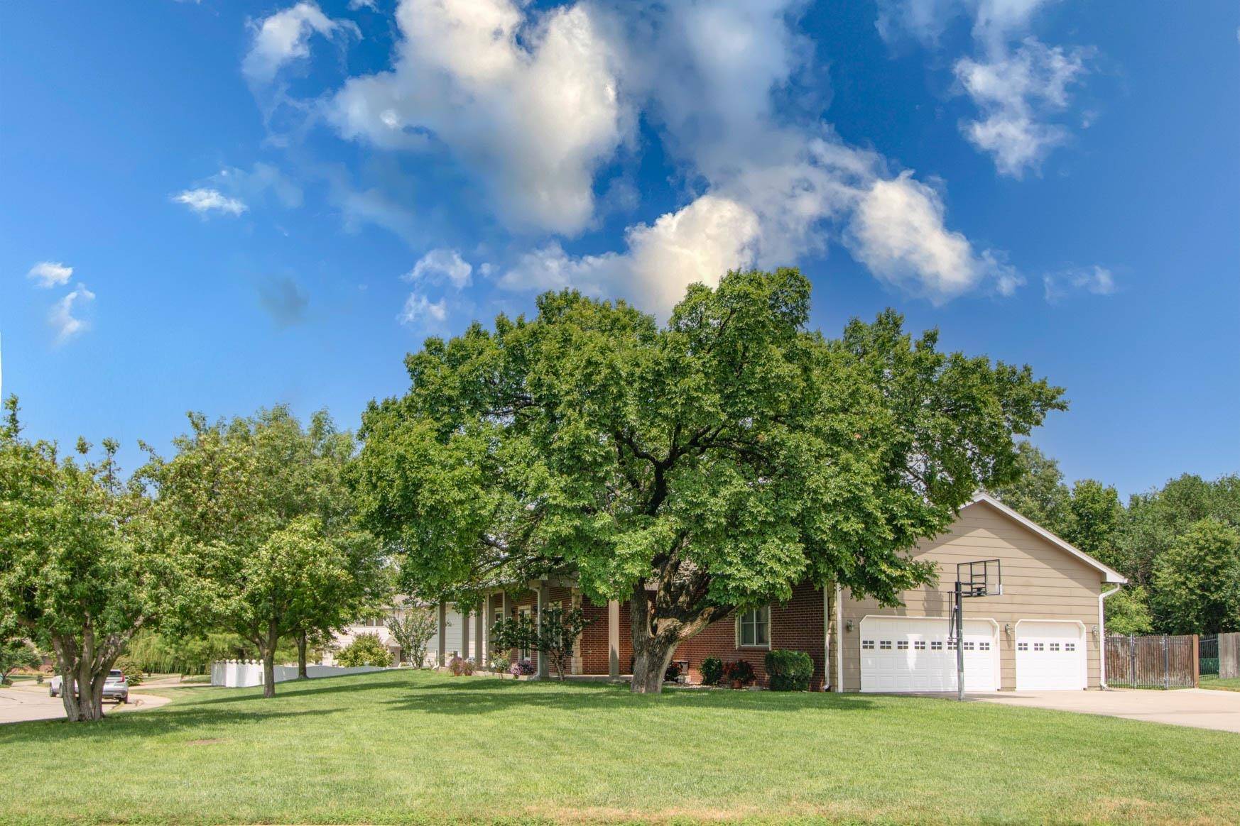 114 W Woodland Ct, Mulvane, KS 67110