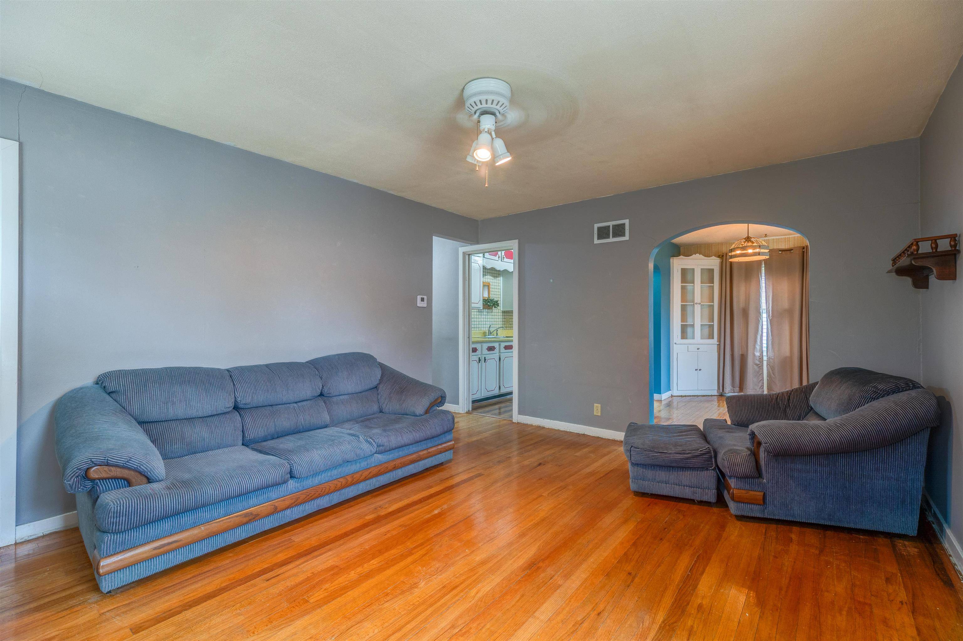 131 S 12th Street, Salina, KS 67401