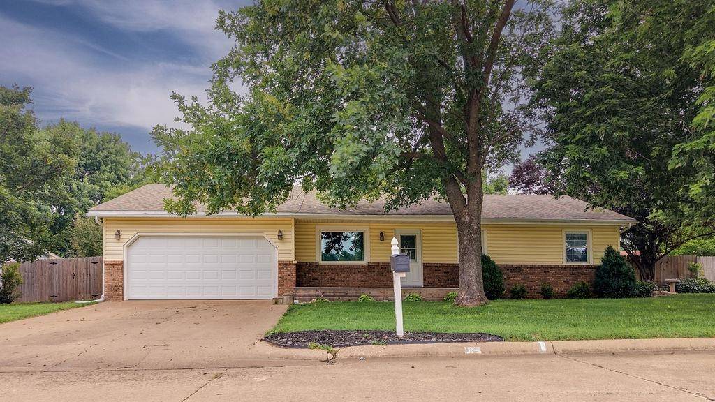 9 Deveron, Winfield, KS 67156
