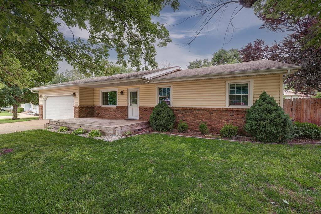 9 Deveron, Winfield, KS 67156