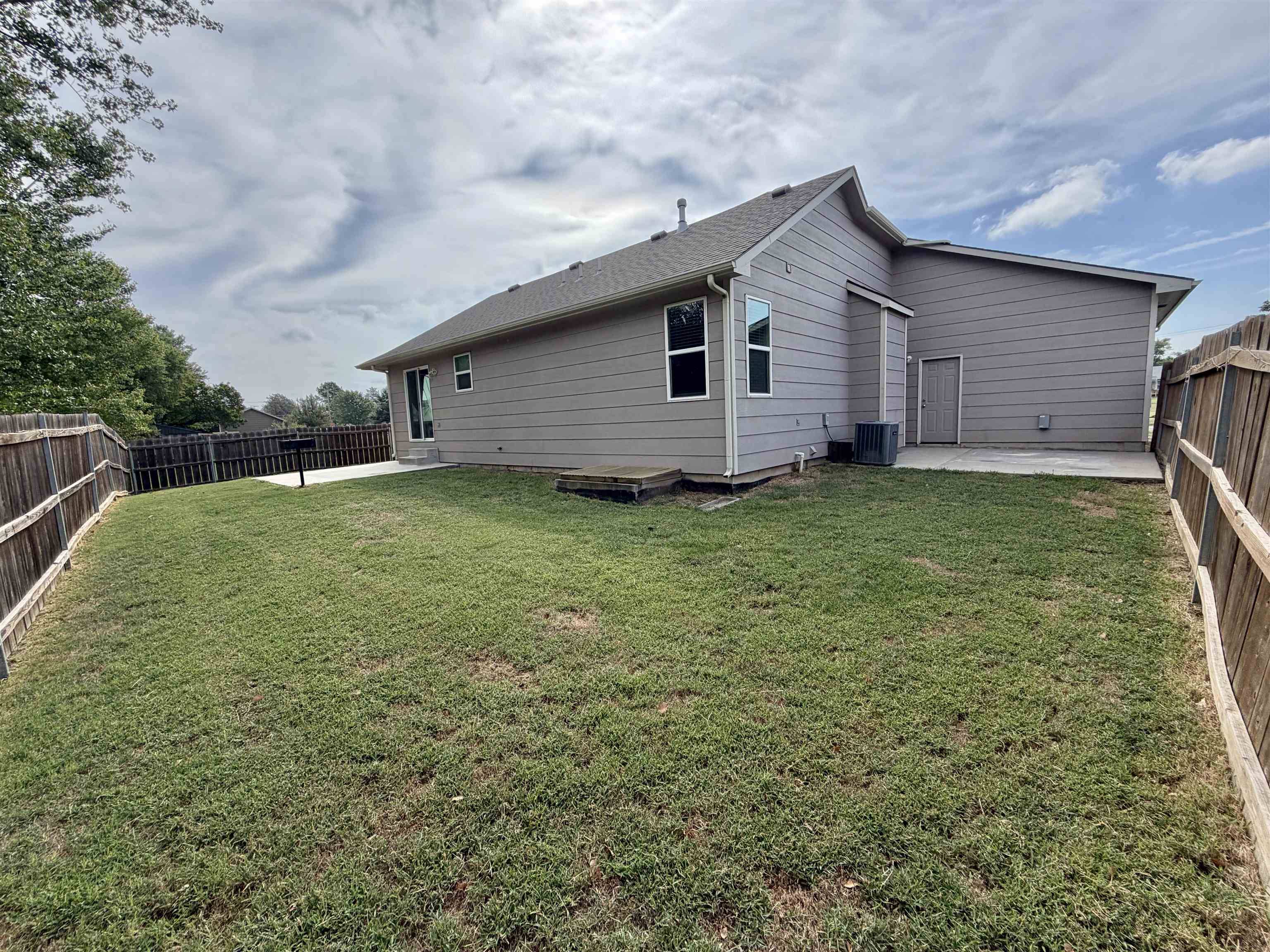 814 N Homestead Dr, Wellington, KS 67152