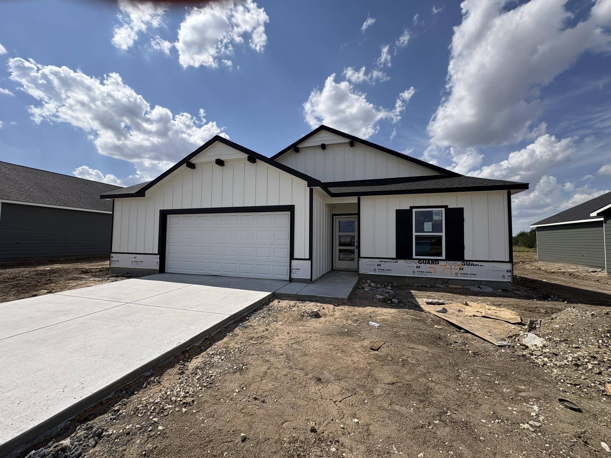 5717 Plumthicket St, Bel Aire, KS 67226
