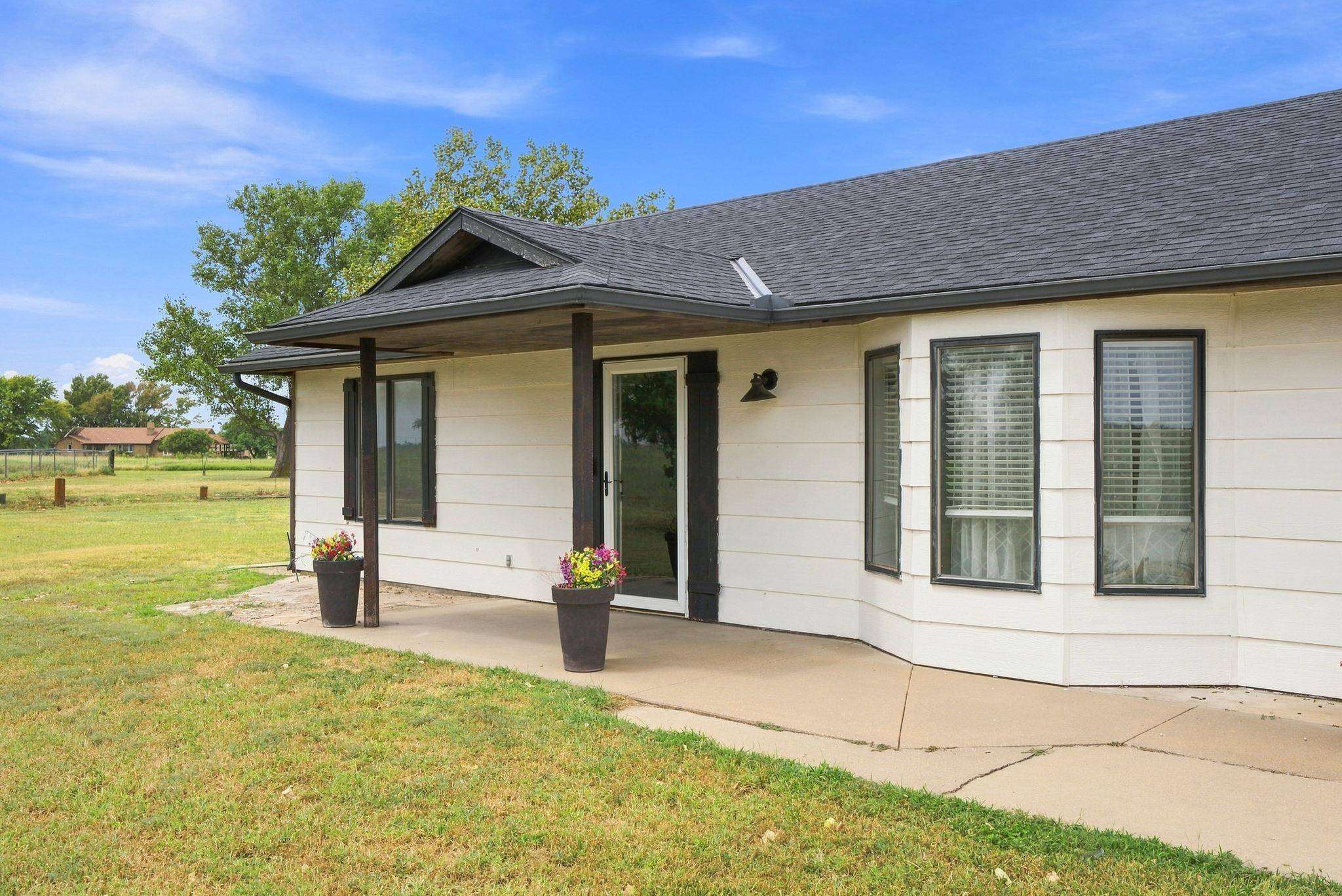 2239 N 311th St W, Garden Plain, KS 67050-9201