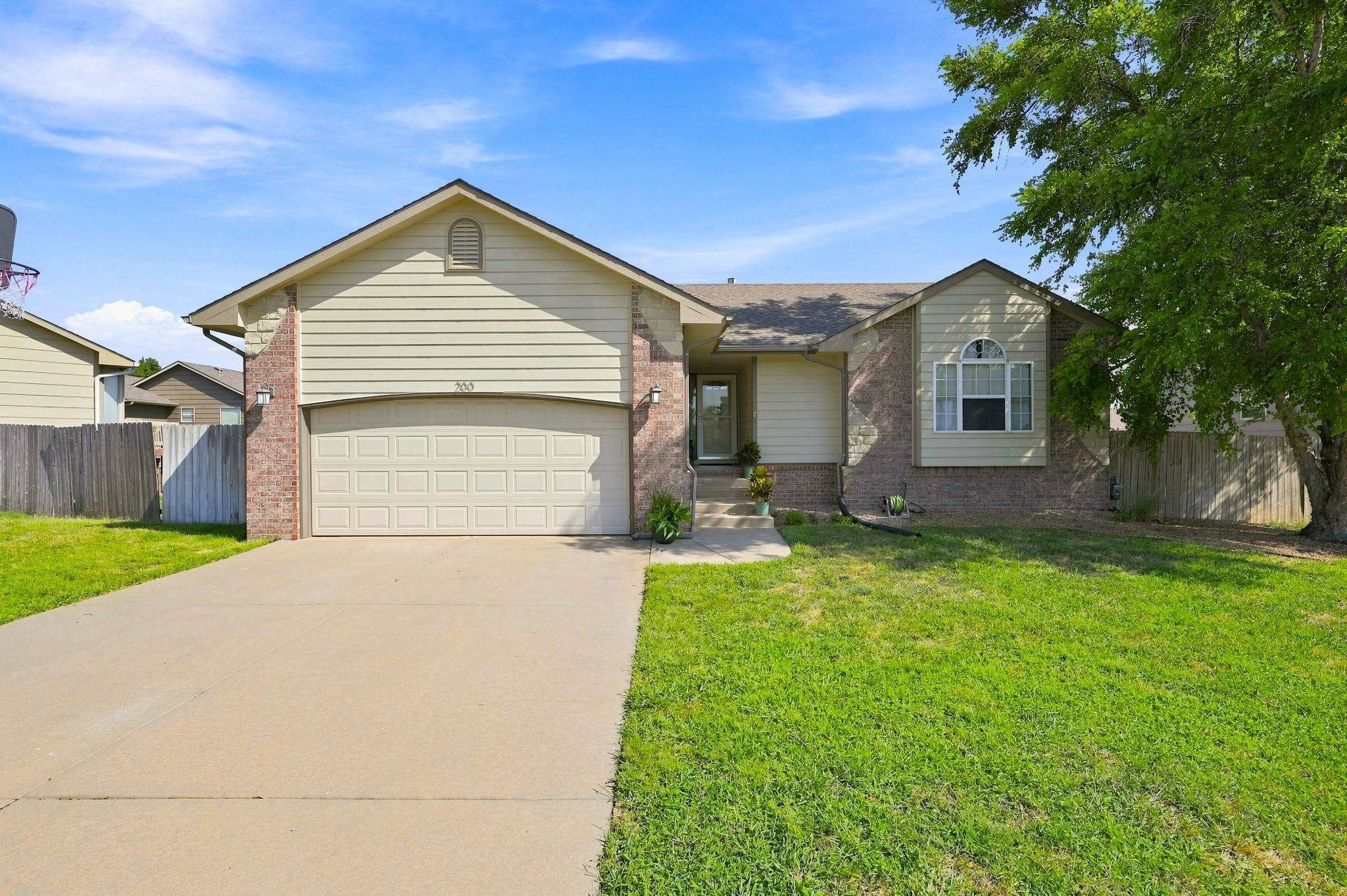 200 E Stone Path, Derby, KS 67037