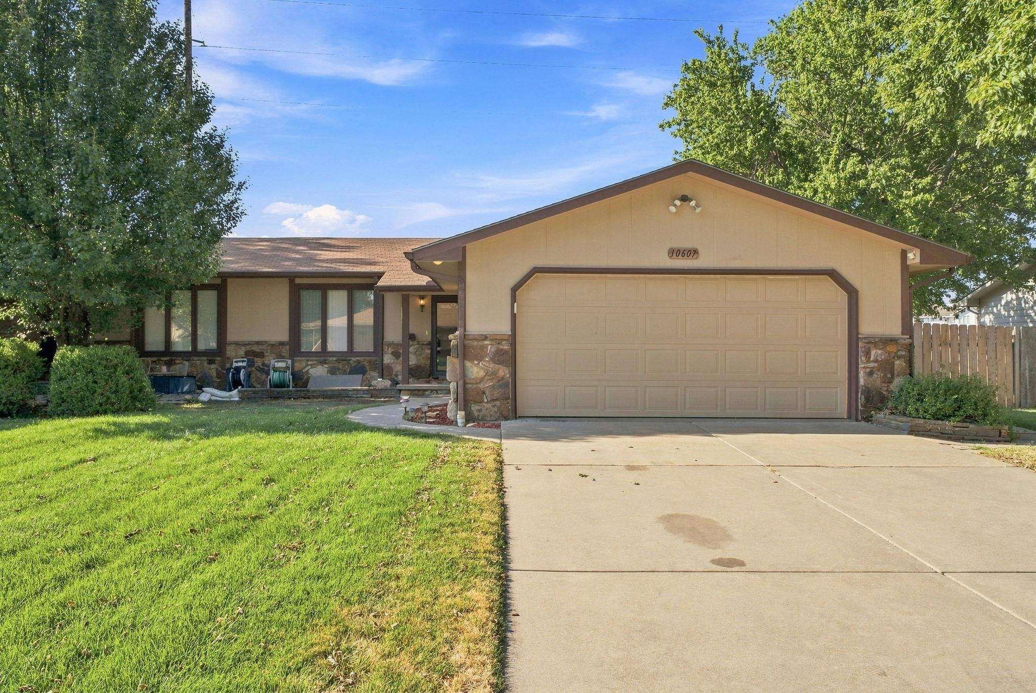 10607 W Nantucket St, Wichita, KS 67212-1274