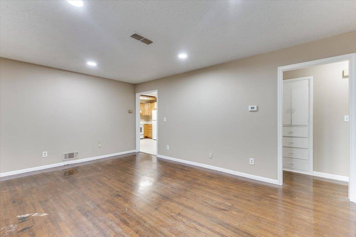 314 W Carlyle St, Wichita, KS 67217