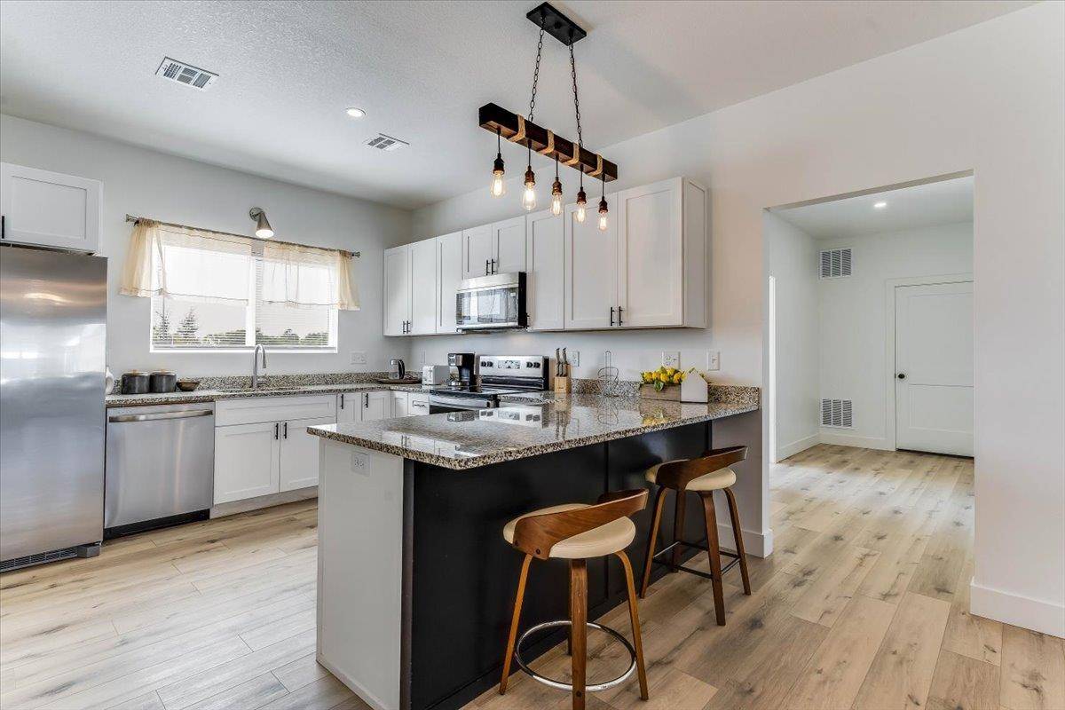 113 S Sycamore, Valley Center, KS 67147