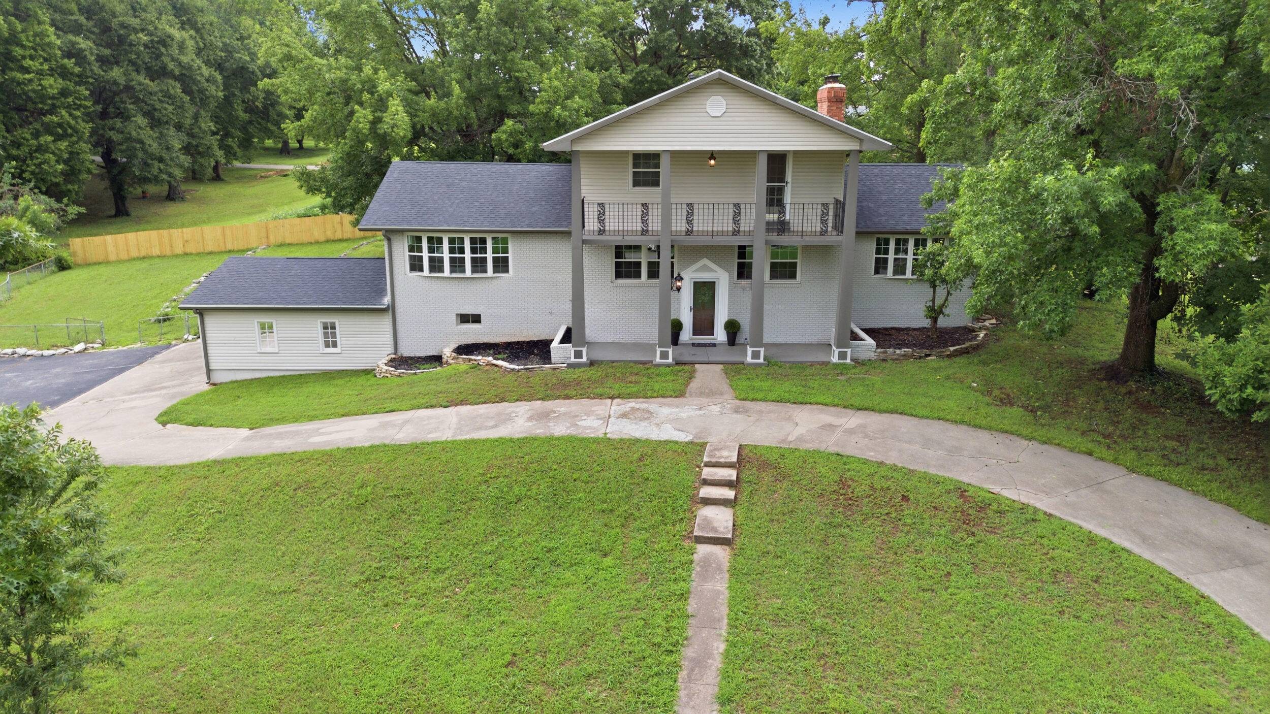 2829 W Ellison DR, Springfield, MO 65810
