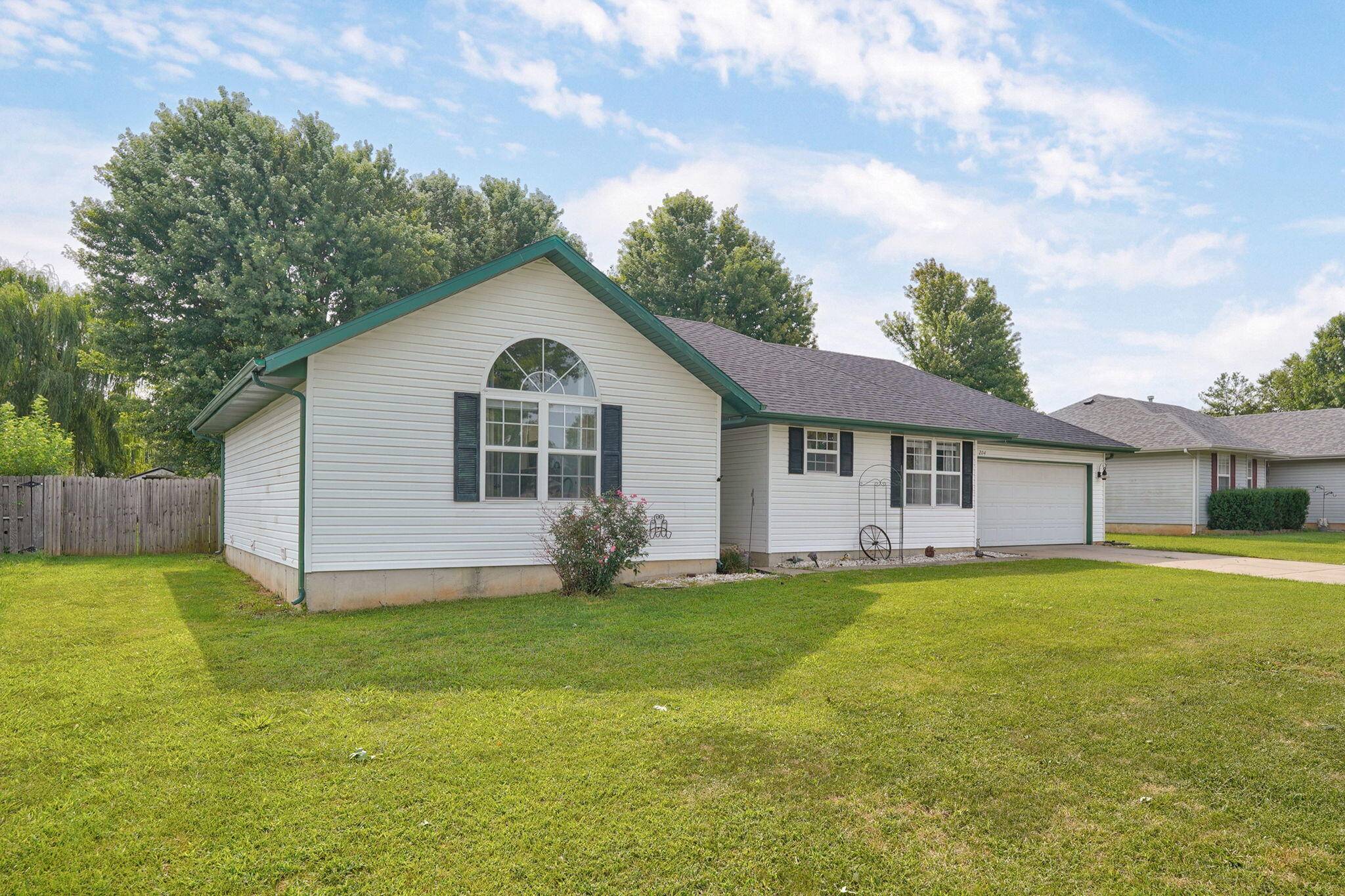 204 Arrowhead RD, Willard, MO 65781