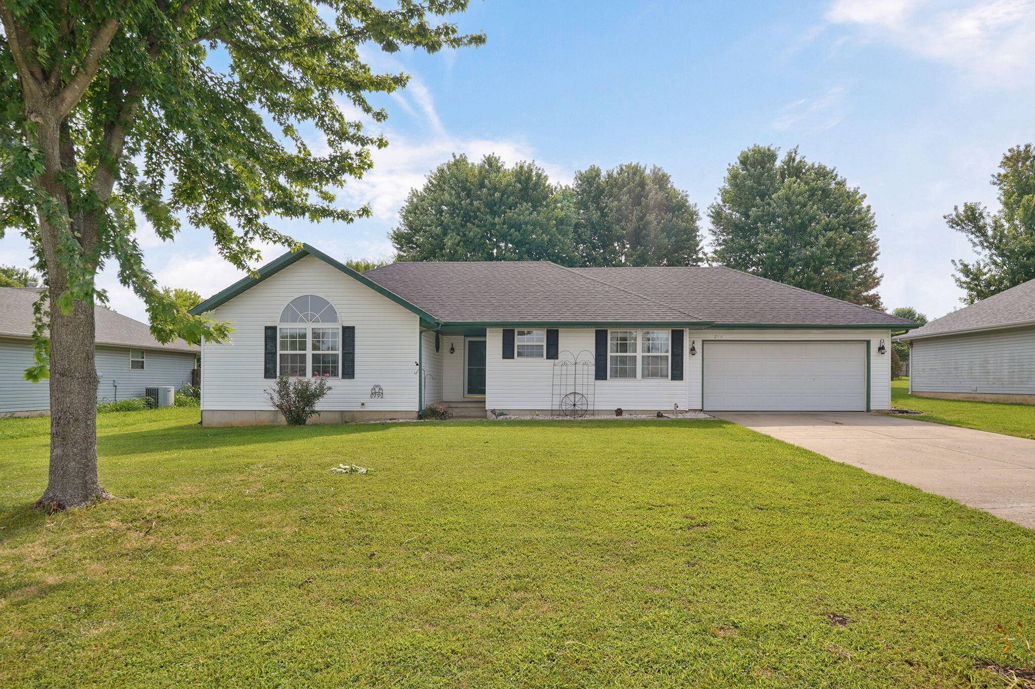 204 Arrowhead RD, Willard, MO 65781
